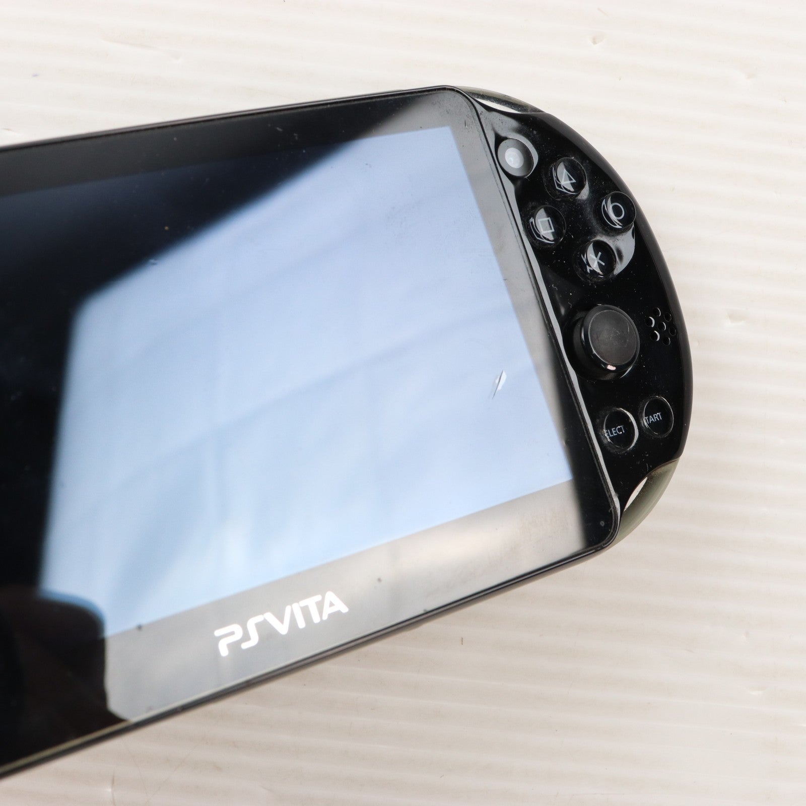 【中古即納】[PSVita] (本体) PlayStation Vita(プレイステーション ヴィータ) Wi-Fiモデル カーキ/ブラック SCE(PCH-2000ZA16)(20131010)