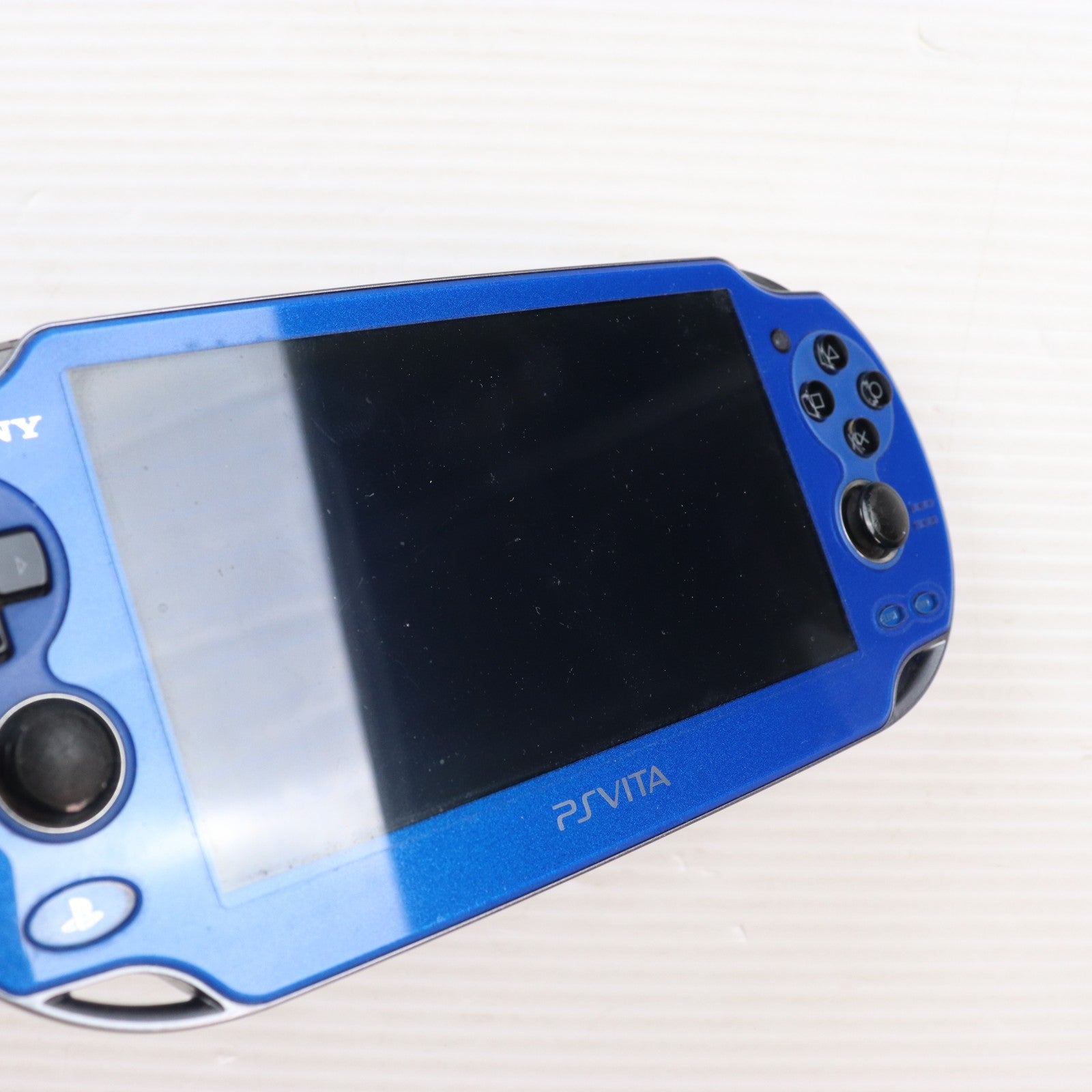 【中古即納】[PSVita] (本体) PlayStation Vita(プレイステーション ヴィータ) Wi-Fiモデル サファイア・ブルー SCE(PCH-1000ZA04)(20121115)