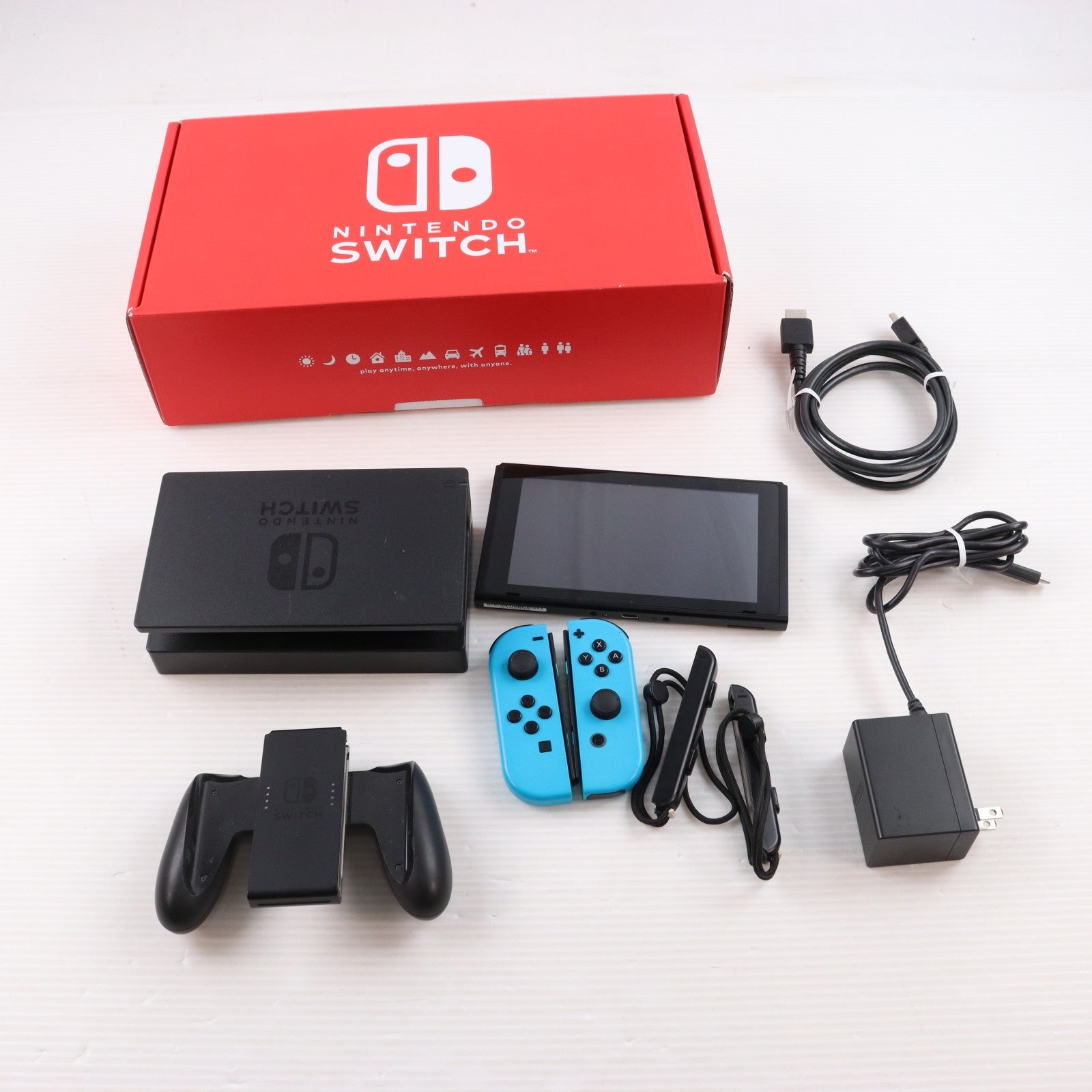 【中古即納】[Switch] (本体) マイニンテンドーストア限定 Nintendo Switch(ニンテンドースイッチ) カスタマイズ Joy-Con(L)/(R) ネオンブルー Joy-Con ストラップ ブラック(HAC-S-KABAA)(20170303)