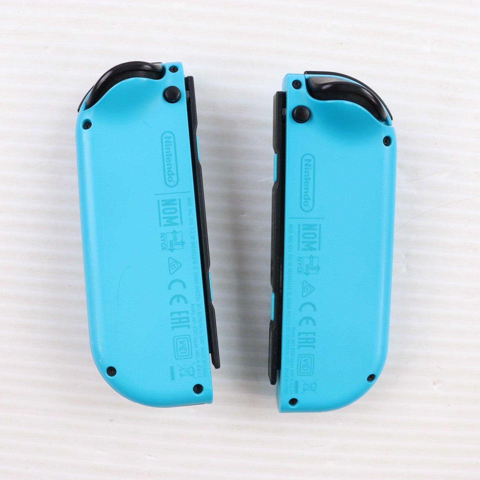 【中古即納】[Switch] (本体) マイニンテンドーストア限定 Nintendo Switch(ニンテンドースイッチ) カスタマイズ Joy-Con(L)/(R) ネオンブルー Joy-Con ストラップ ブラック(HAC-S-KABAA)(20170303)