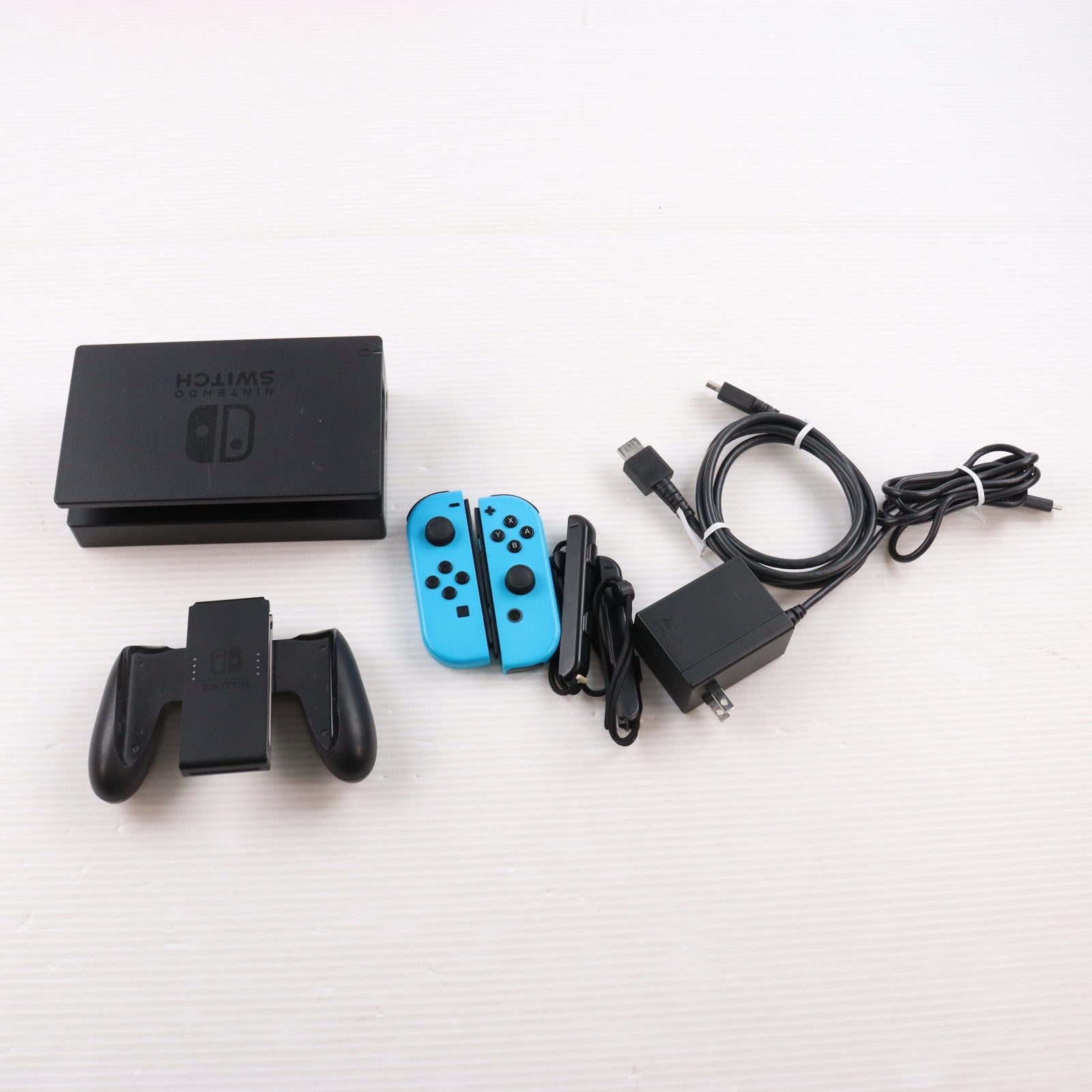 【中古即納】[Switch] (本体) マイニンテンドーストア限定 Nintendo Switch(ニンテンドースイッチ) カスタマイズ Joy-Con(L)/(R) ネオンブルー Joy-Con ストラップ ブラック(HAC-S-KABAA)(20170303)