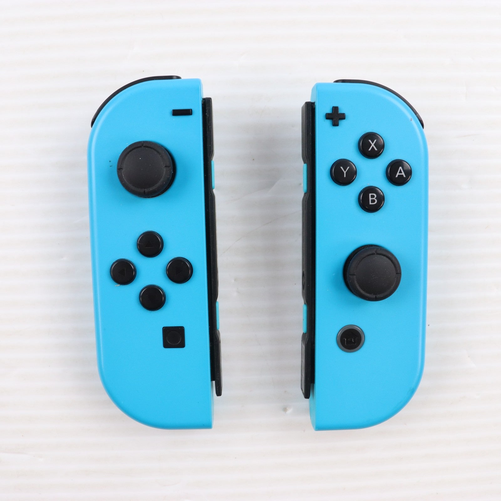 【中古即納】[Switch] (本体) マイニンテンドーストア限定 Nintendo Switch(ニンテンドースイッチ) カスタマイズ Joy-Con(L)/(R) ネオンブルー Joy-Con ストラップ ブラック(HAC-S-KABAA)(20170303)