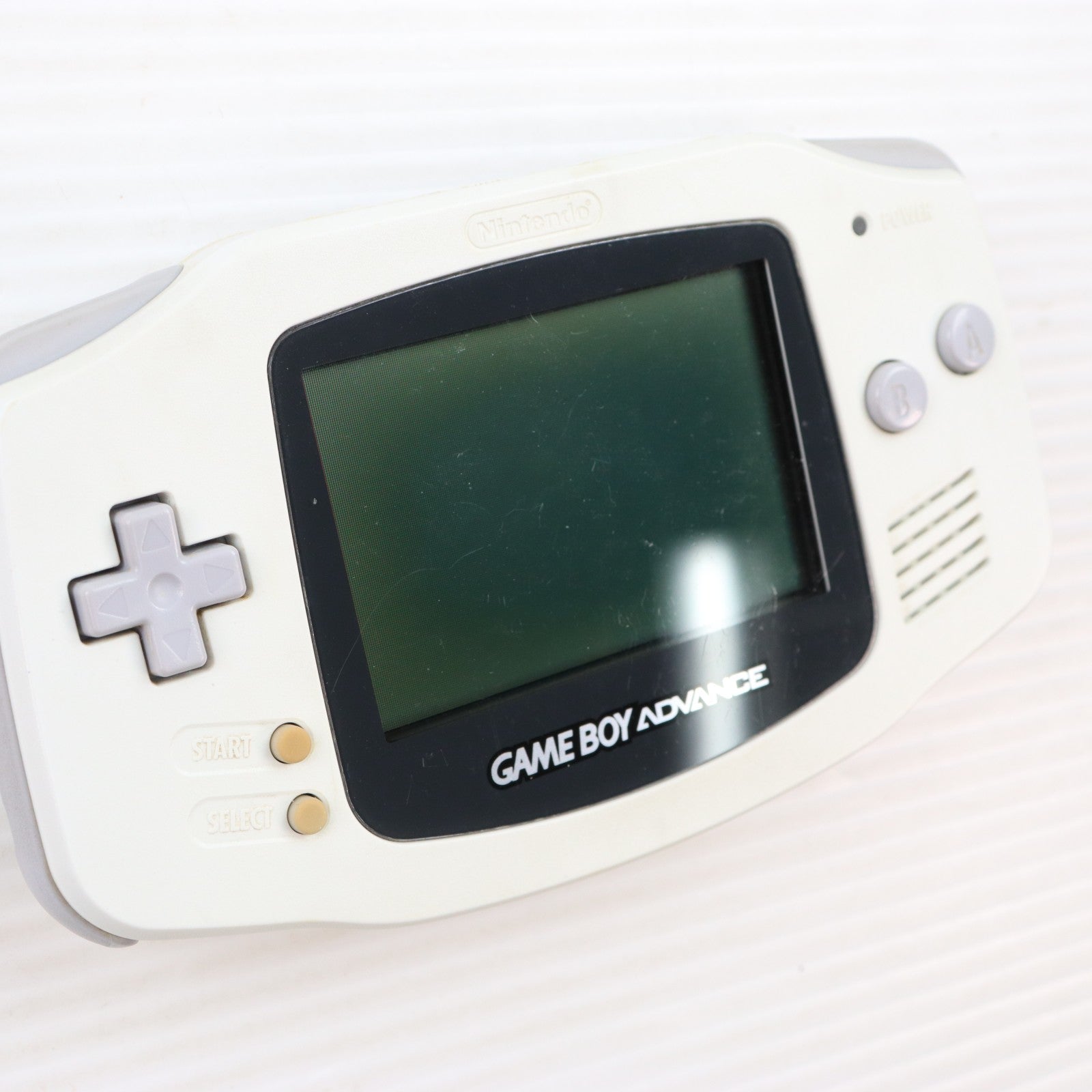 【中古即納】[GBA] (本体) GAMEBOY ADVANCE(ゲームボーイアドバンス) ホワイト 任天堂(AGB-S-WA)(20010321)