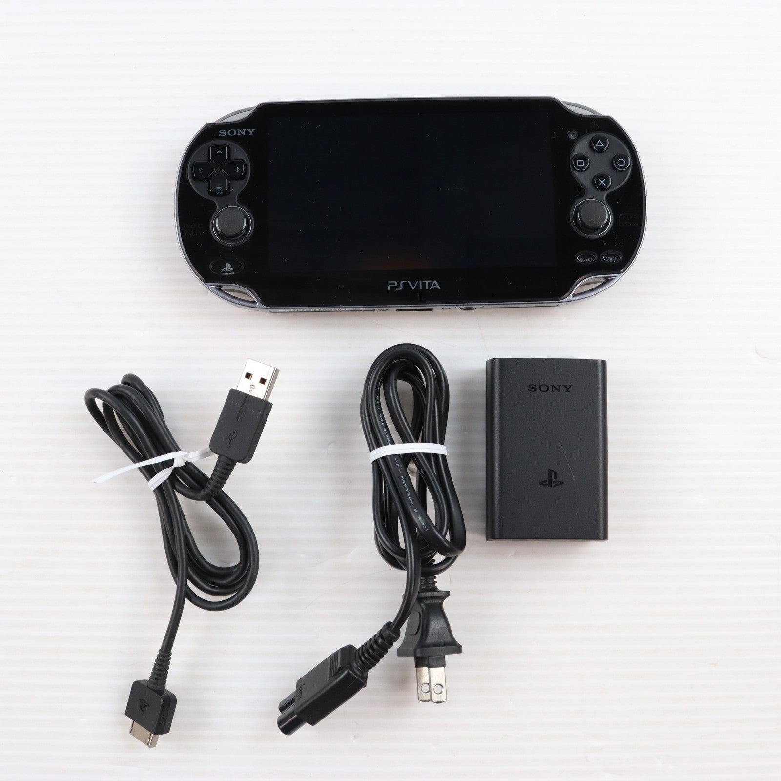 【中古即納】[PSVita] (本体) PlayStation Vita(プレイステーション ヴィータ) Wi-Fiモデル ブラック SCE(PCH-2000ZA11)(20131010)