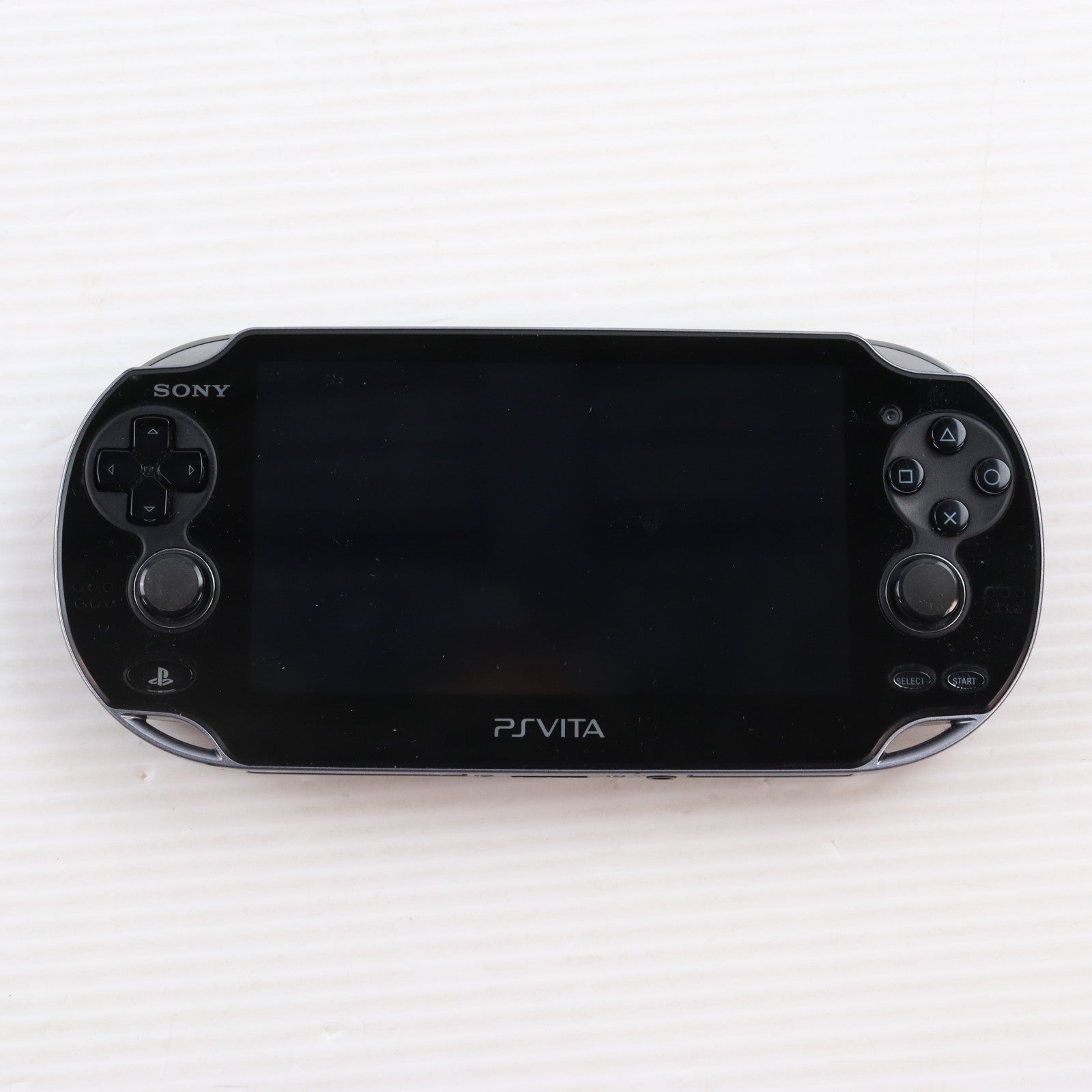 【中古即納】[PSVita] (本体) PlayStation Vita(プレイステーション ヴィータ) Wi-Fiモデル ブラック SCE(PCH-2000ZA11)(20131010)