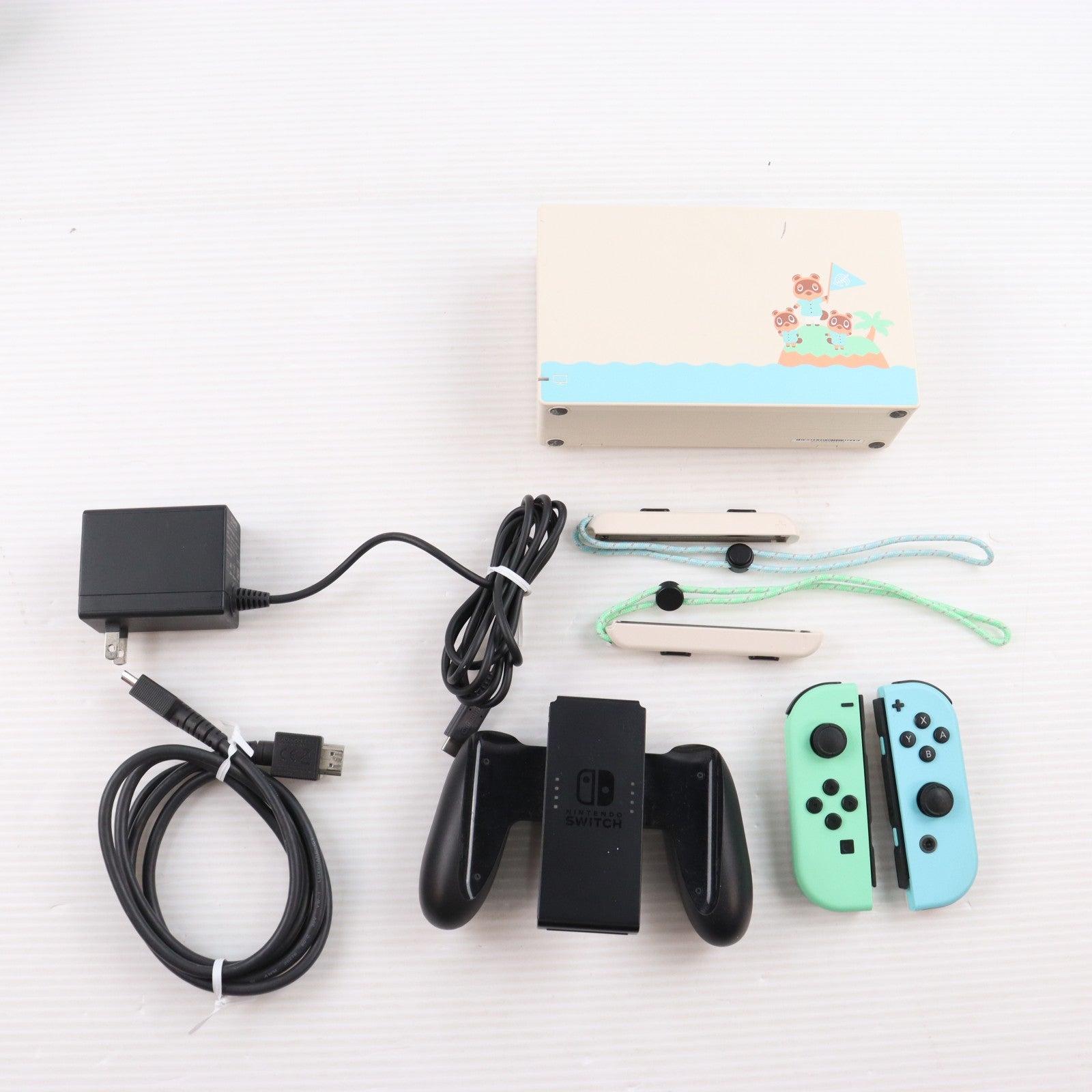 【中古即納】[Switch] (本体)(ソフト無し) Nintendo Switch(ニンテンドースイッチ) あつまれ どうぶつの森セット 任天堂(HAD-S-KEAGC)(20200320)
