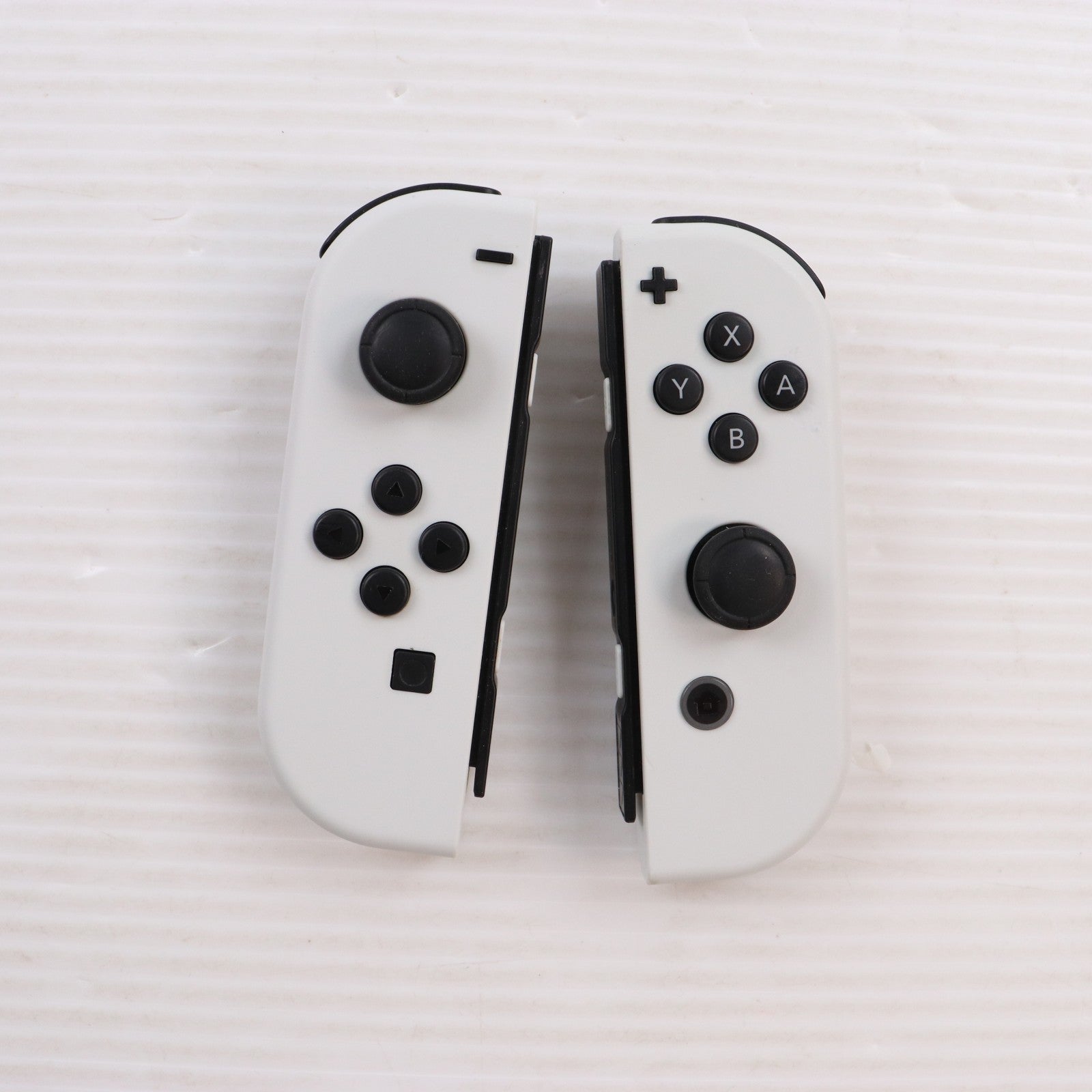 【中古即納】[Switch] (本体) Nintendo Switch(ニンテンドースイッチ) 有機ELモデル Joy-Con(L)/(R) ホワイト 任天堂(HEG-S-KAAAA)(20211008)