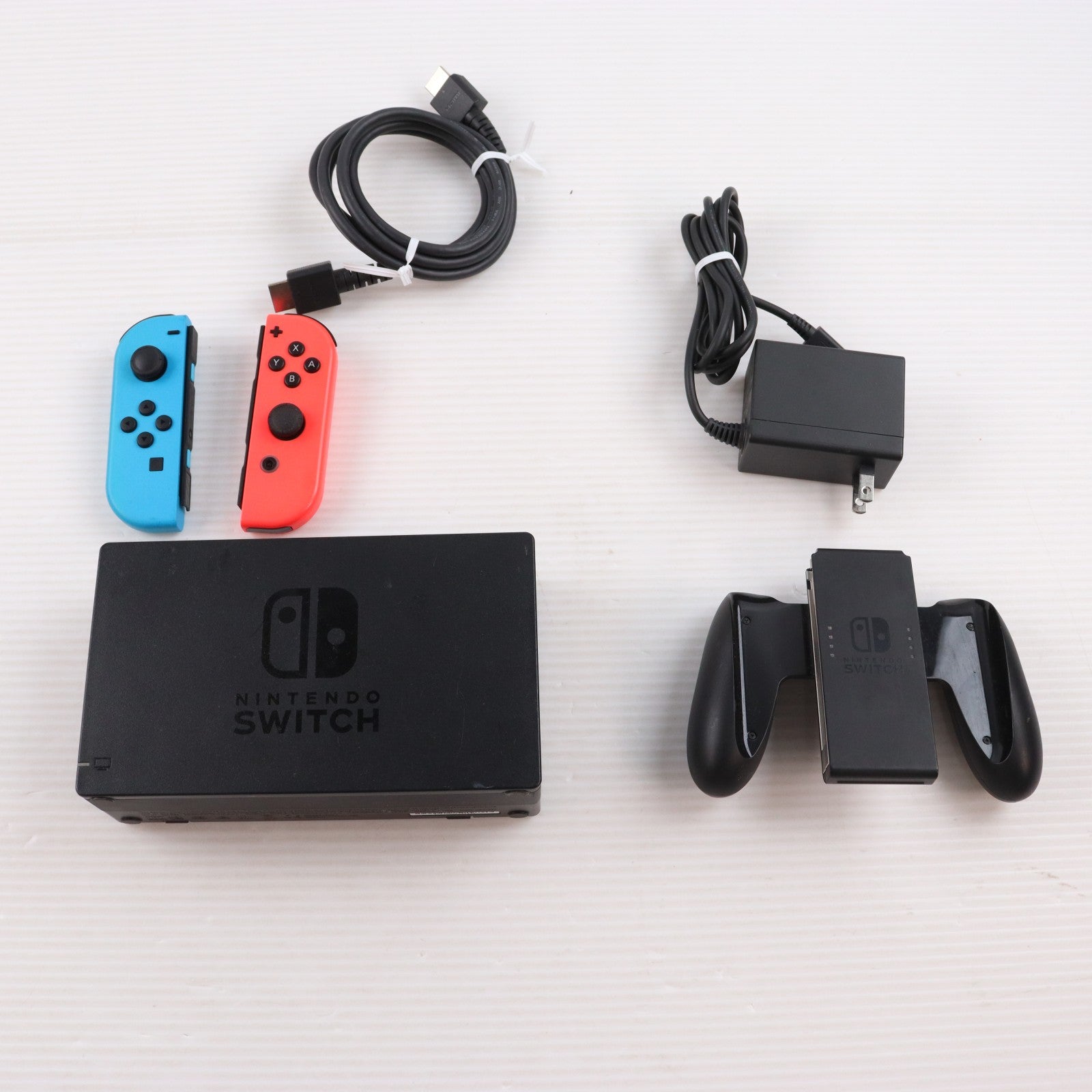 【中古即納】[Switch] (本体) Nintendo Switch(ニンテンドースイッチ) Joy-Con(L) ネオンブルー/R ネオンレッド 任天堂(HAC-S-KABAA)(20170303)