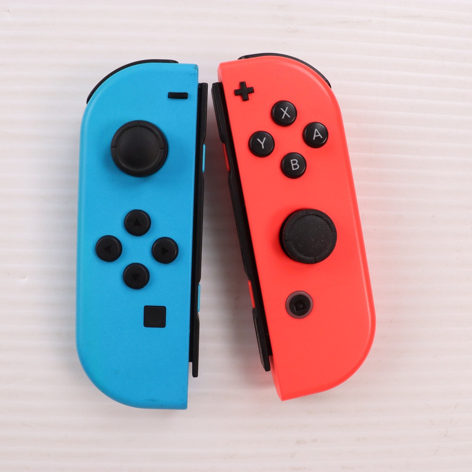 【中古即納】[Switch] (本体) Nintendo Switch(ニンテンドースイッチ) Joy-Con(L) ネオンブルー/R ネオンレッド 任天堂(HAC-S-KABAA)(20170303)