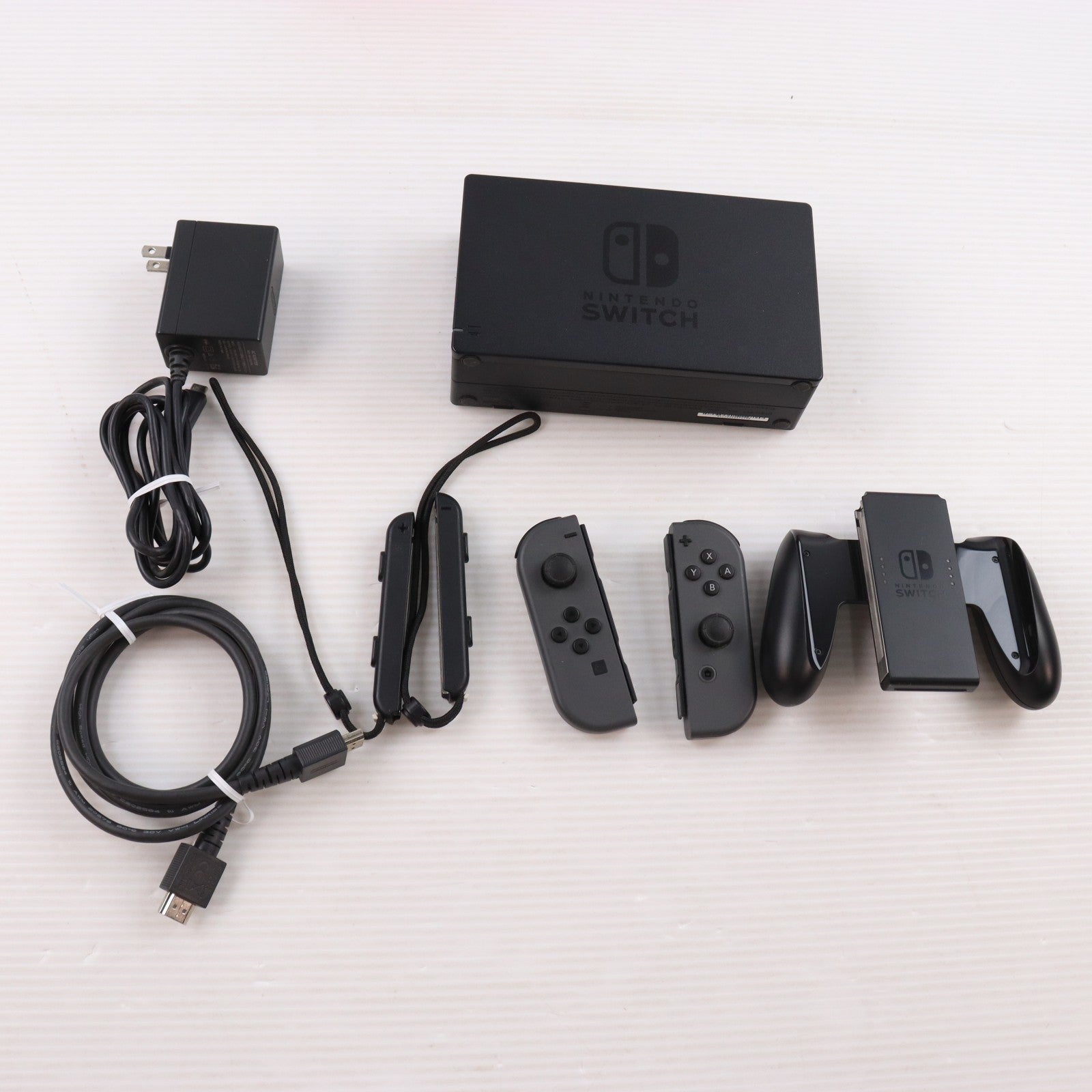 【中古即納】[Switch] (本体) Nintendo Switch(ニンテンドースイッチ) Joy-Con(L)/R グレー 任天堂(HAC-S-KAAAA)(20170303)