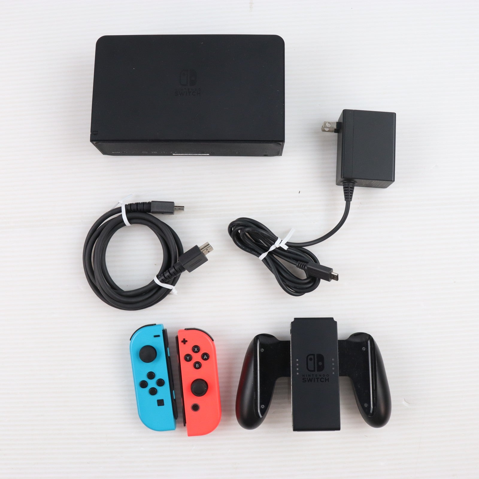 【中古即納】[Switch] (本体) Nintendo Switch(ニンテンドースイッチ) 有機ELモデル Joy-Con(L) ネオンブルー/R ネオンレッド 任天堂(HEG-S-KABAA)(20211008)