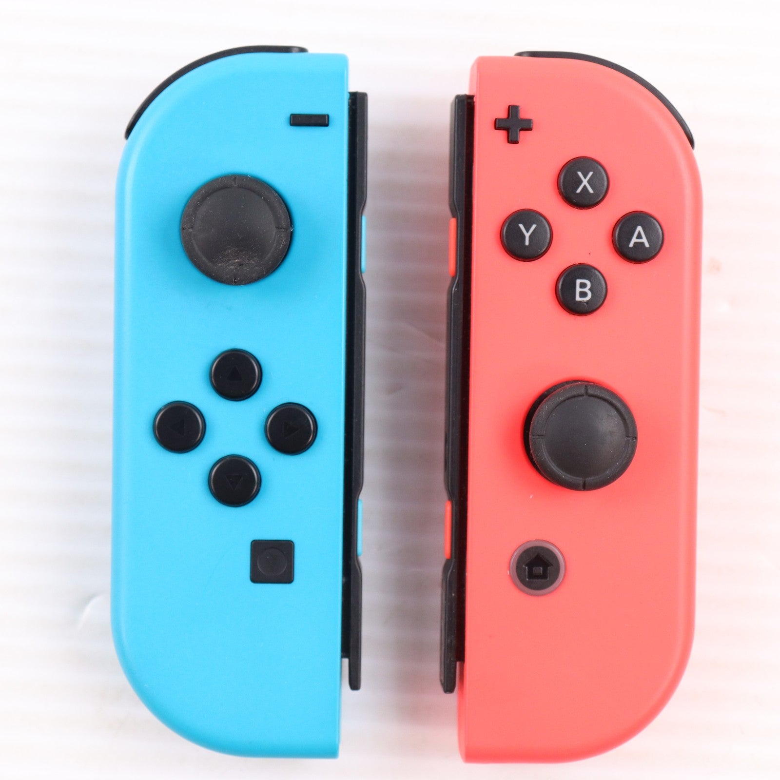 【中古即納】[Switch] (本体) Nintendo Switch(ニンテンドースイッチ) Joy-Con(L) ネオンブルー/R ネオンレッド 任天堂(HAD-S-KABAH)(20190830)