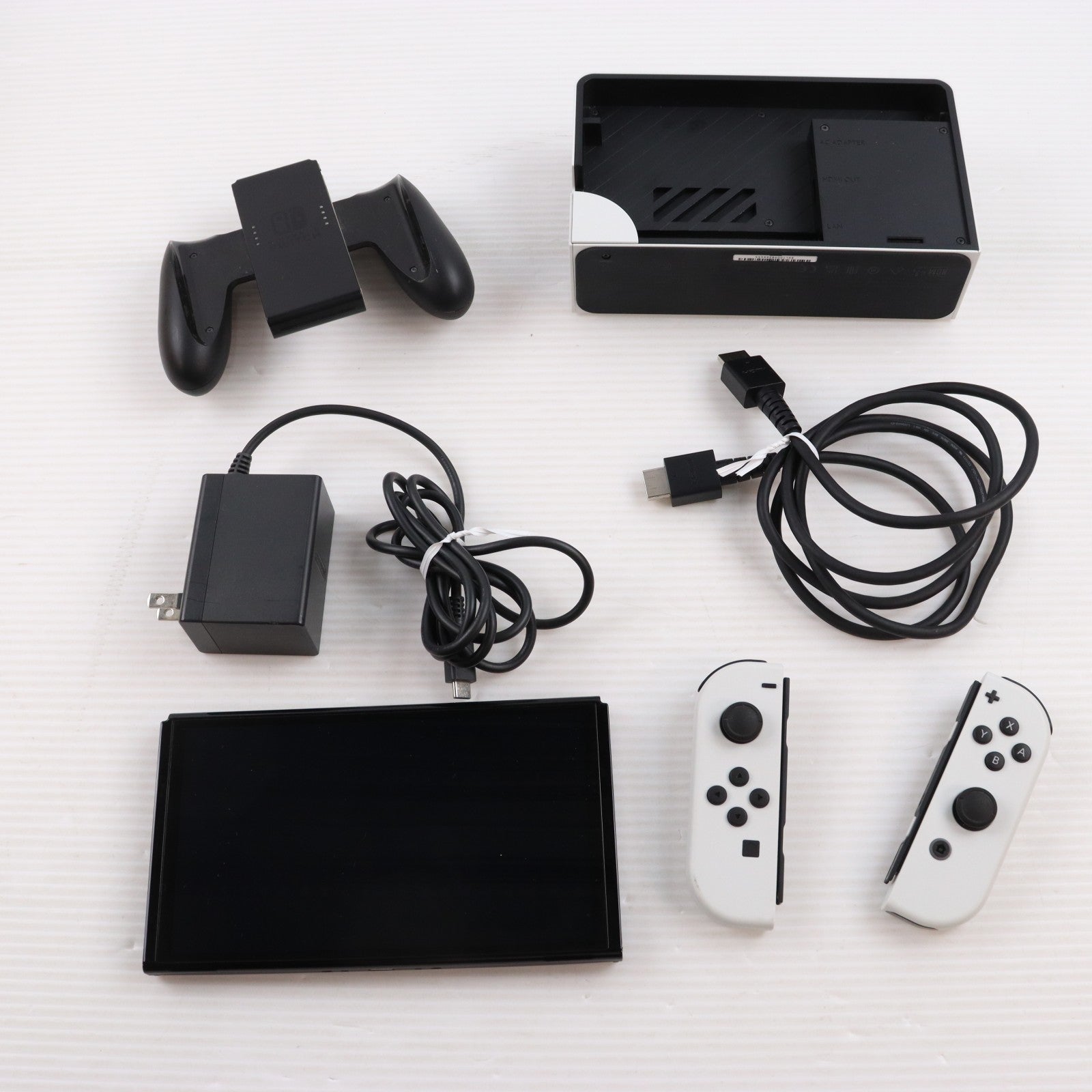 【中古即納】[Switch] (本体) Nintendo Switch(ニンテンドースイッチ) 有機ELモデル Joy-Con(L)/(R) ホワイト 任天堂(HEG-S-KAAAA)(20211008)