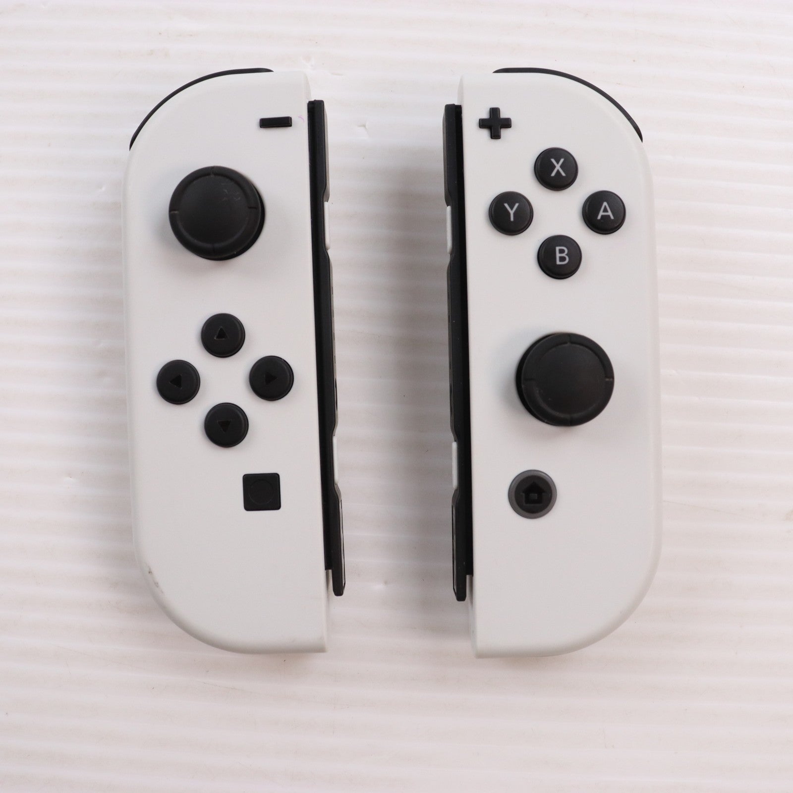 【中古即納】[Switch] (本体) Nintendo Switch(ニンテンドースイッチ) 有機ELモデル Joy-Con(L)/(R) ホワイト 任天堂(HEG-S-KAAAA)(20211008)