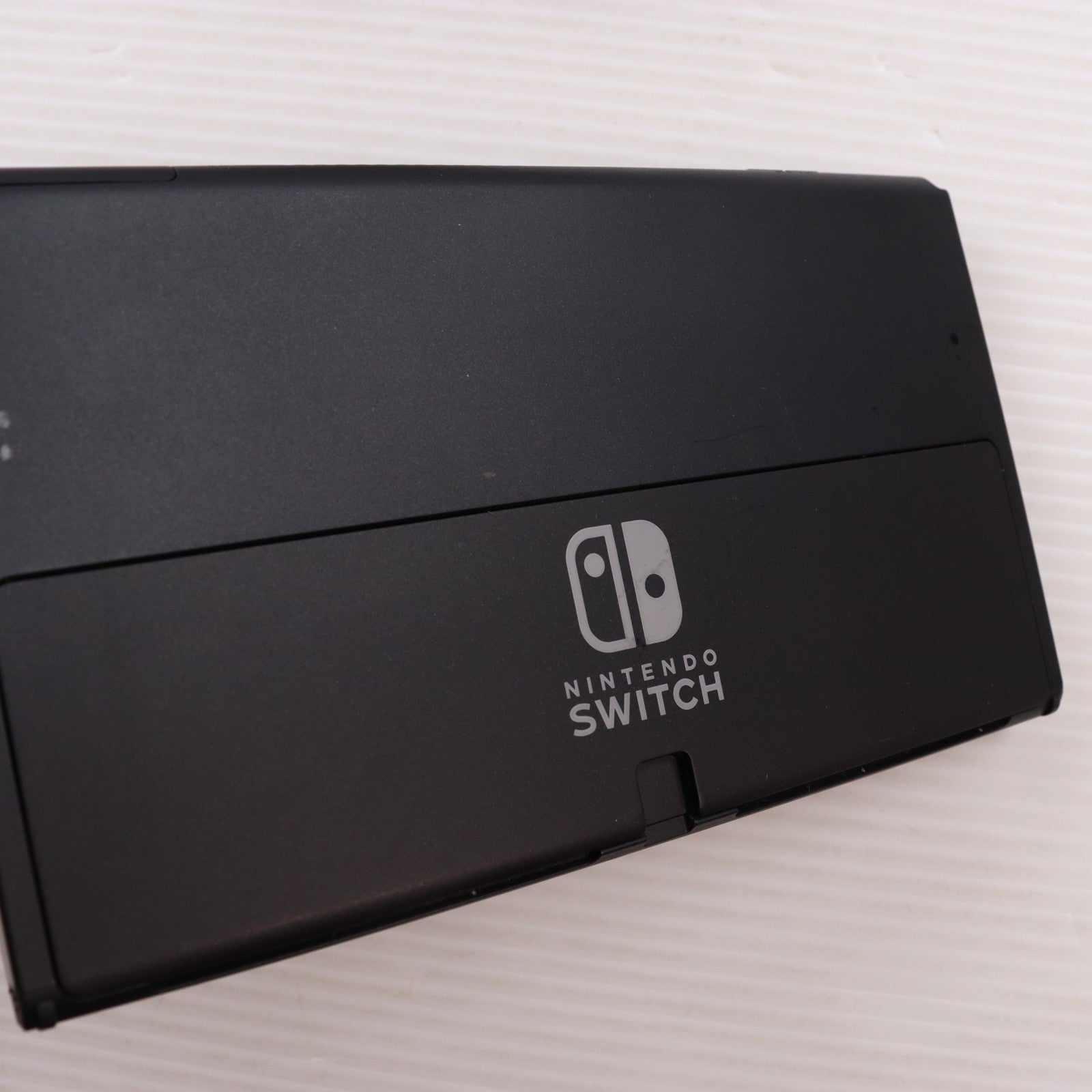 【中古即納】[Switch] (本体) Nintendo Switch(ニンテンドースイッチ) 有機ELモデル Joy-Con(L)/(R) ホワイト 任天堂(HEG-S-KAAAA)(20211008)