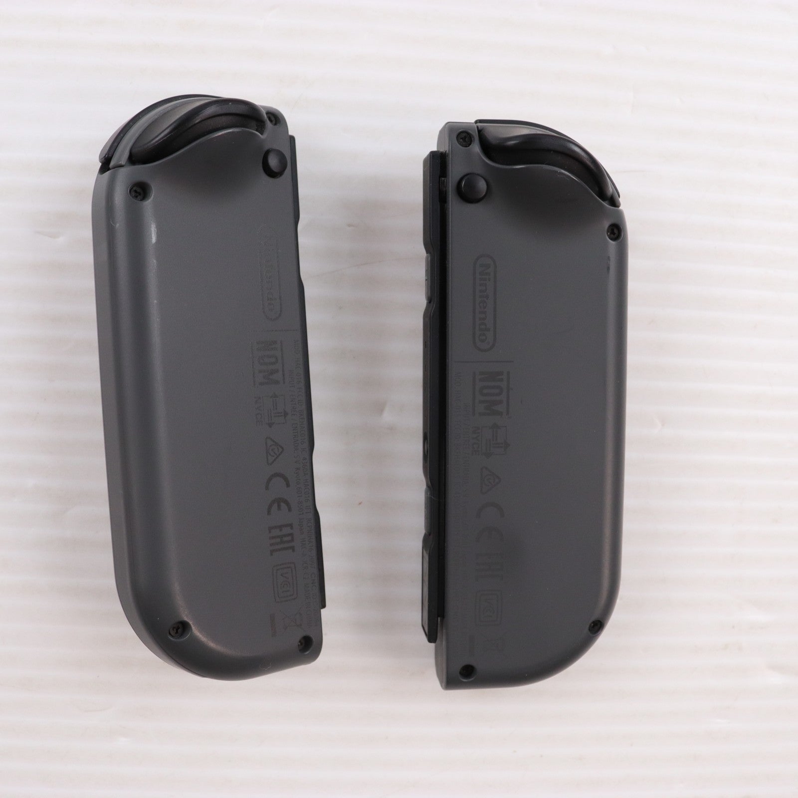 【中古即納】[Switch] (本体) Nintendo Switch(ニンテンドースイッチ) Joy-Con(L)/R グレー 任天堂(HAC-S-KAAAA)(20170303)