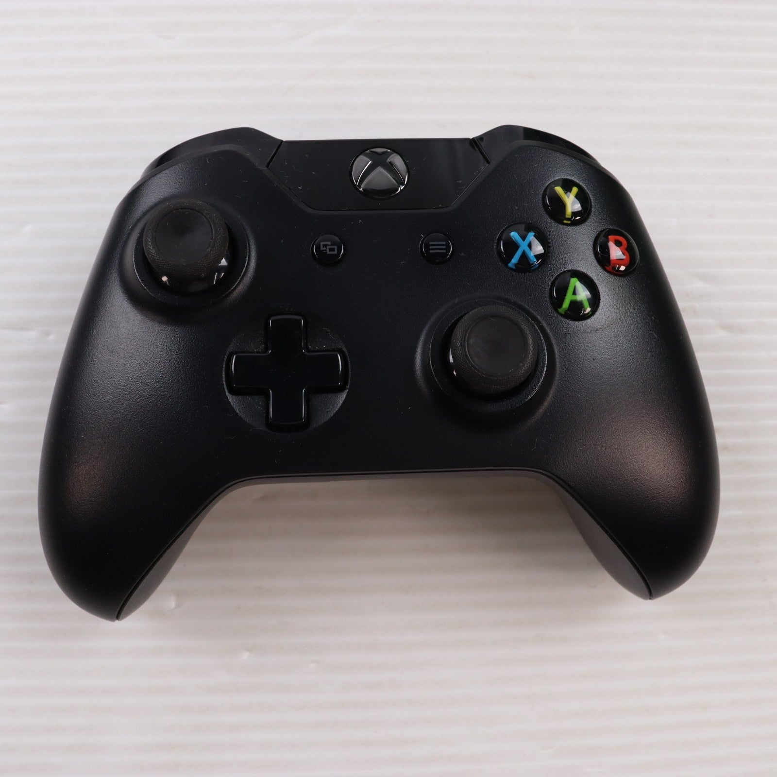 【中古即納】[XboxOne] (本体) Xbox One(タイタンフォール同梱版) 日本マイクロソフト(5C7-00034)(20140904)