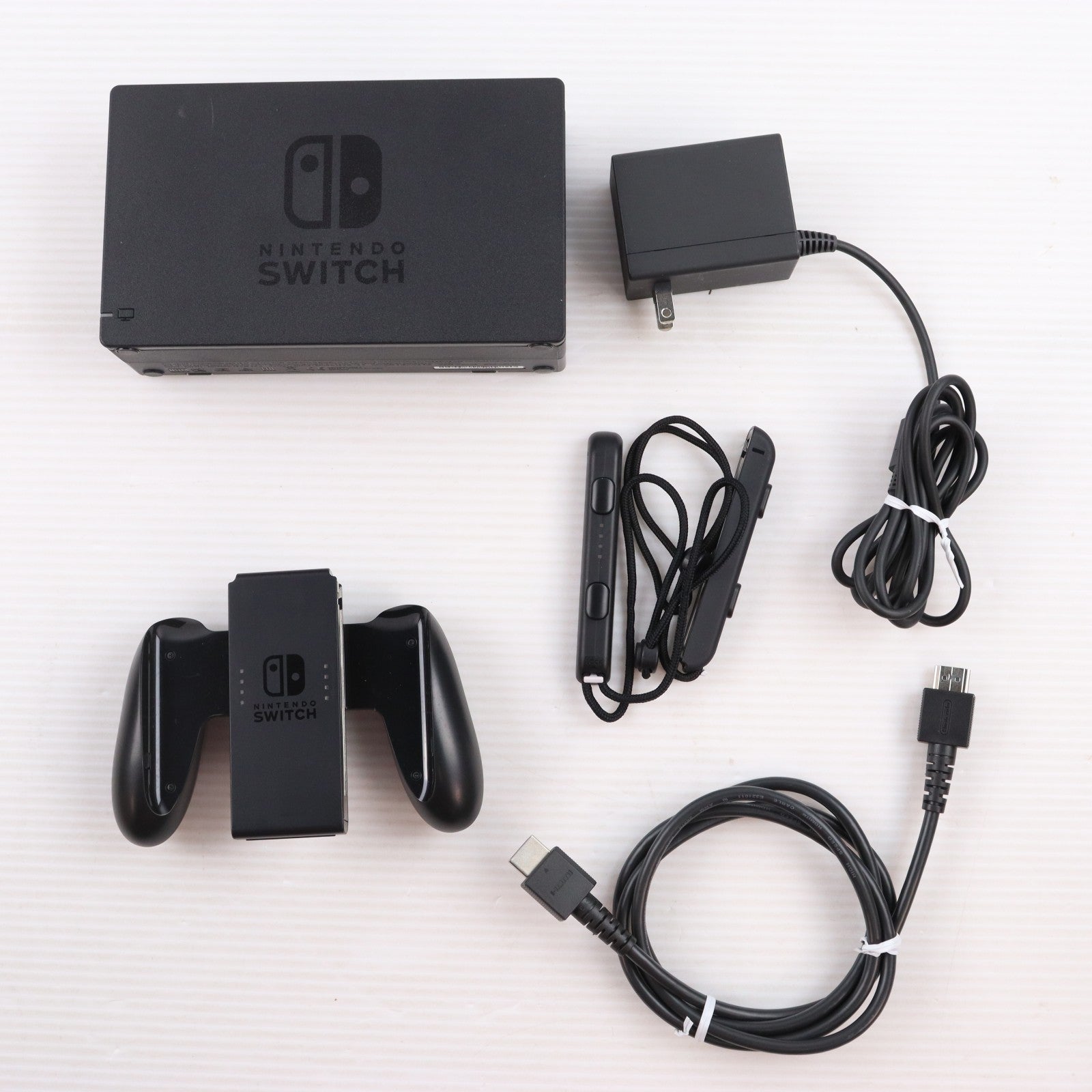 【中古即納】[Switch] (本体) Nintendo Switch(ニンテンドースイッチ) Joy-Con(L) ネオンブルー/R ネオンレッド 任天堂(HAC-S-KABAA)(20170303)