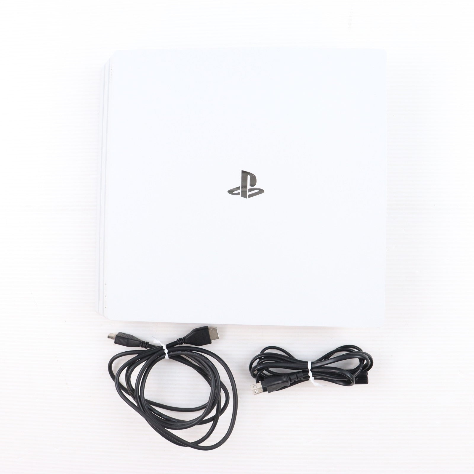 【中古即納】[PS4] (本体) PlayStation 4 Pro(プレイステーション4 プロ) グレイシャー・ホワイト 1TB SIE(CUH-7200BB02)(20181012)