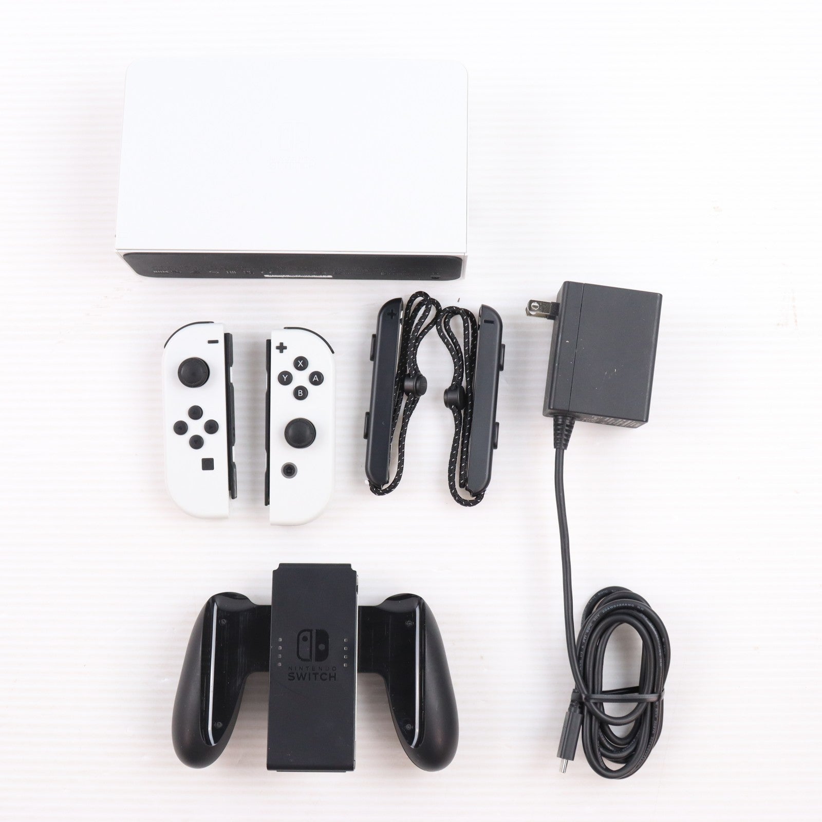 【中古即納】[Switch] (本体) Nintendo Switch(ニンテンドースイッチ) 有機ELモデル Joy-Con(L)/(R) ホワイト 任天堂(HEG-S-KAAAA)(20211008)