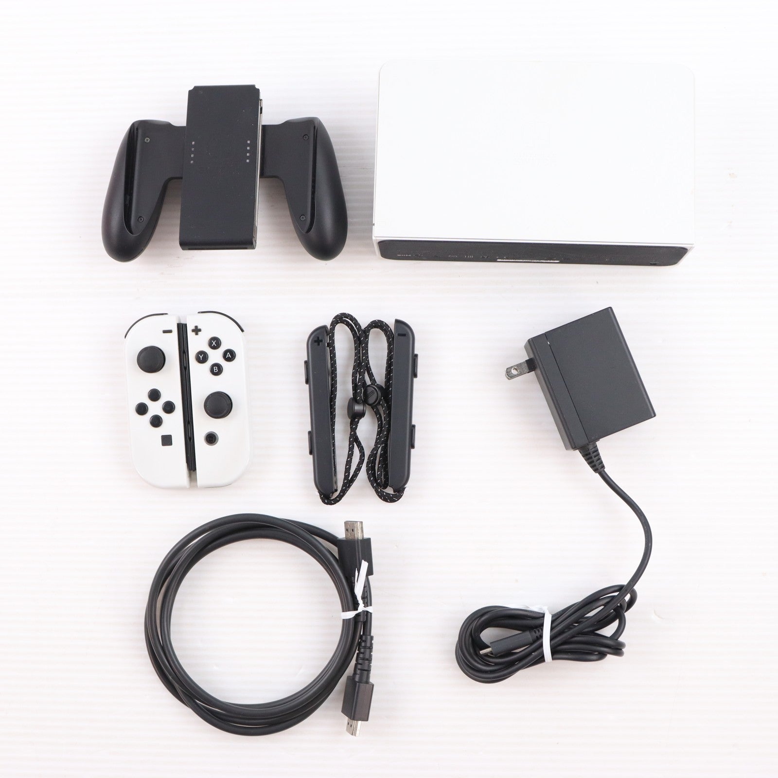 【中古即納】[Switch] (本体) Nintendo Switch(ニンテンドースイッチ) 有機ELモデル Joy-Con(L)/(R) ホワイト 任天堂(HEG-S-KAAAA)(20211008)
