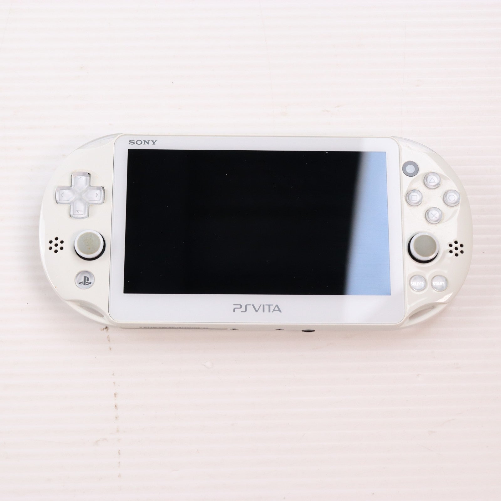 【中古即納】[PSVita] (本体) PlayStation Vita(プレイステーションVita) Wi-Fiモデル ホワイト SCE(PCH-2000ZA12)(20131010)