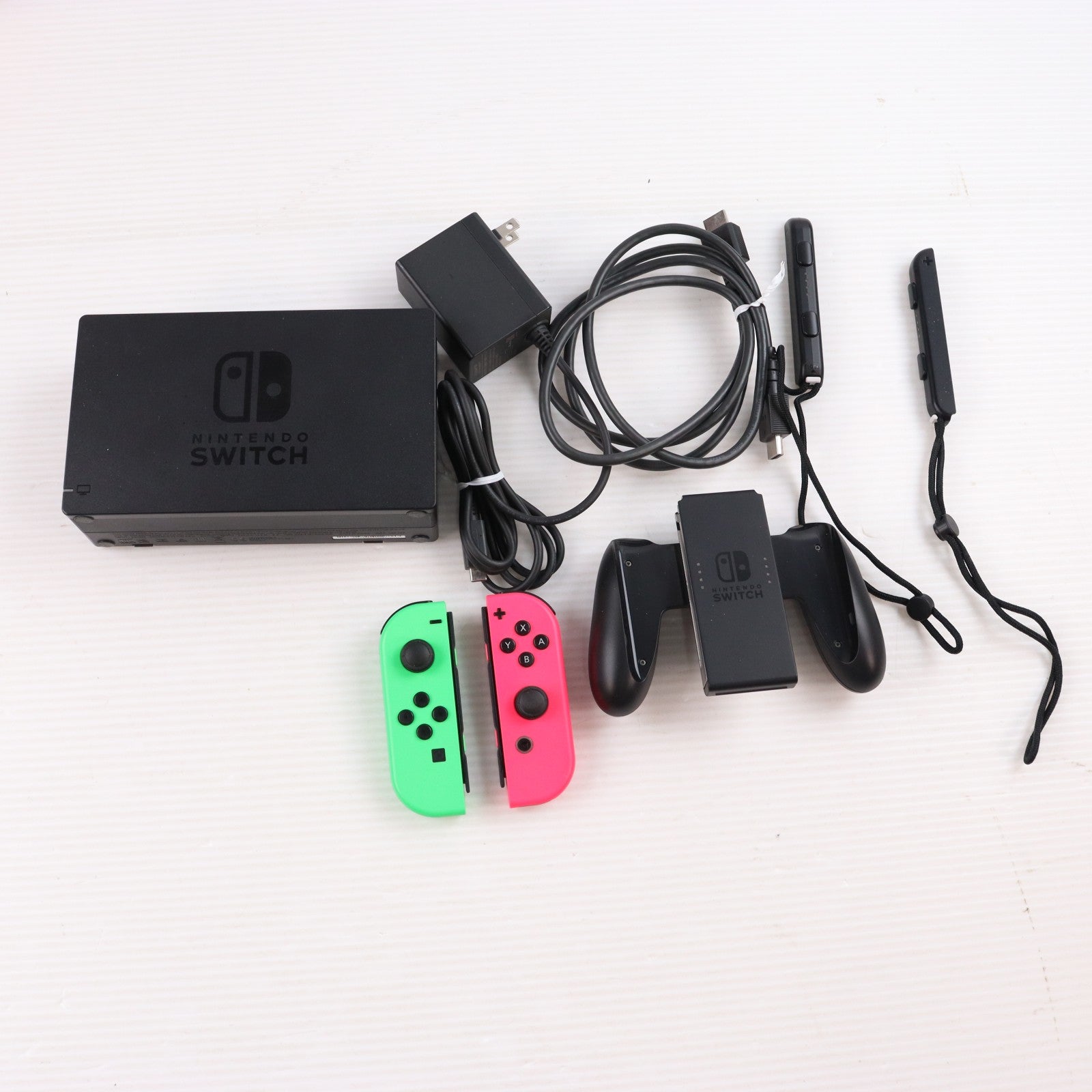 【中古即納】[Switch] (本体) マイニンテンドーストア限定 Nintendo Switch(ニンテンドースイッチ) カスタマイズ Joy-Con(L) ネオングリーン/(R) ネオンピンク Joy-Conストラップ ブラック 任天堂(HAC-S-KABAA)(20170303)