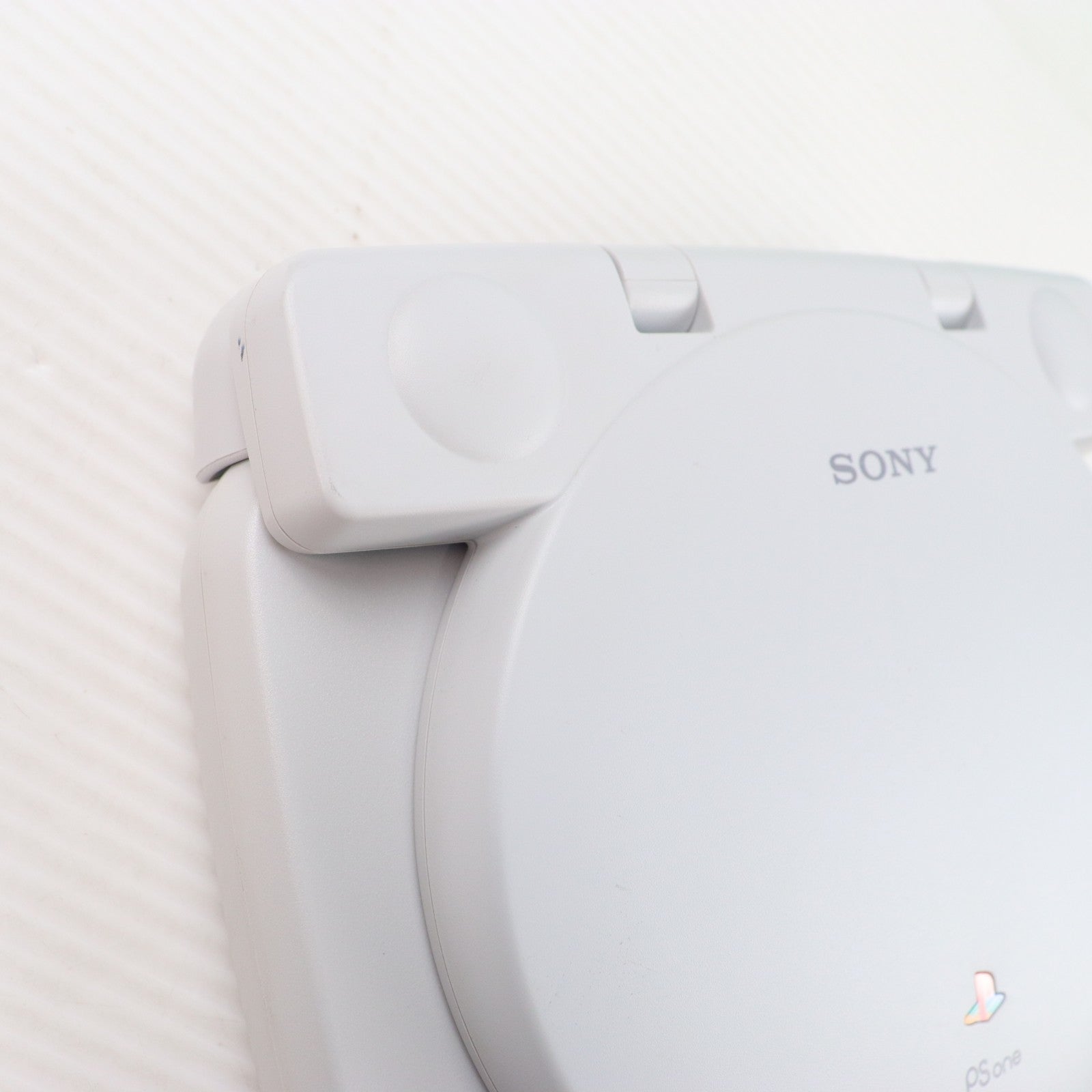 【中古即納】[PS] (本体) PlayStation PS one(プレイステーション ピーエス ワン)&液晶モニターCOMBO SCE(SCPH-140)(20011122)
