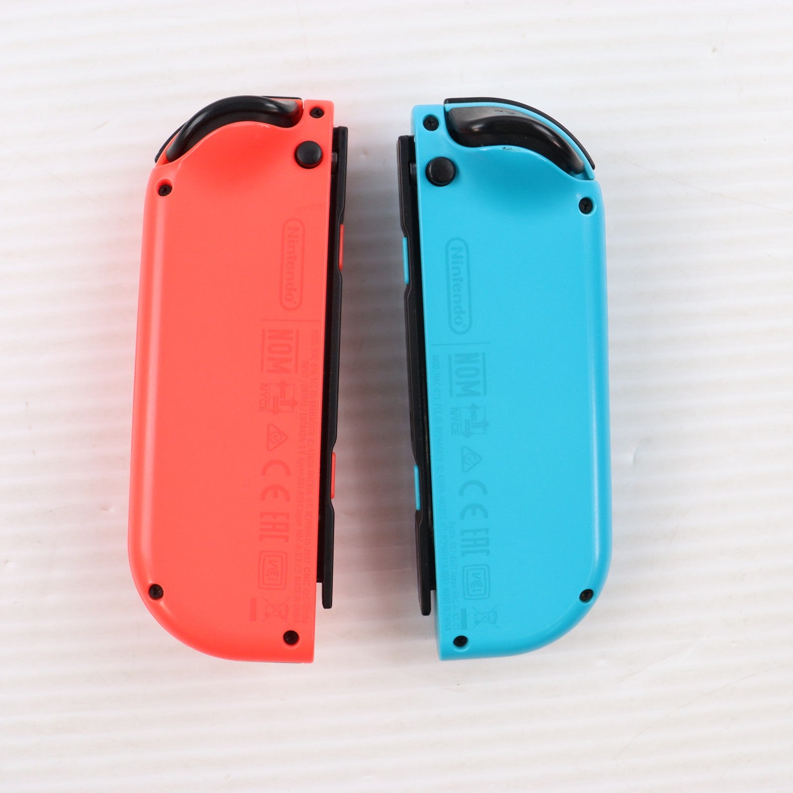 【中古即納】[Switch] (本体) Nintendo Switch(ニンテンドースイッチ) Joy-Con(L) ネオンブルー/R ネオンレッド 任天堂(HAC-S-KABAA)(20170303)