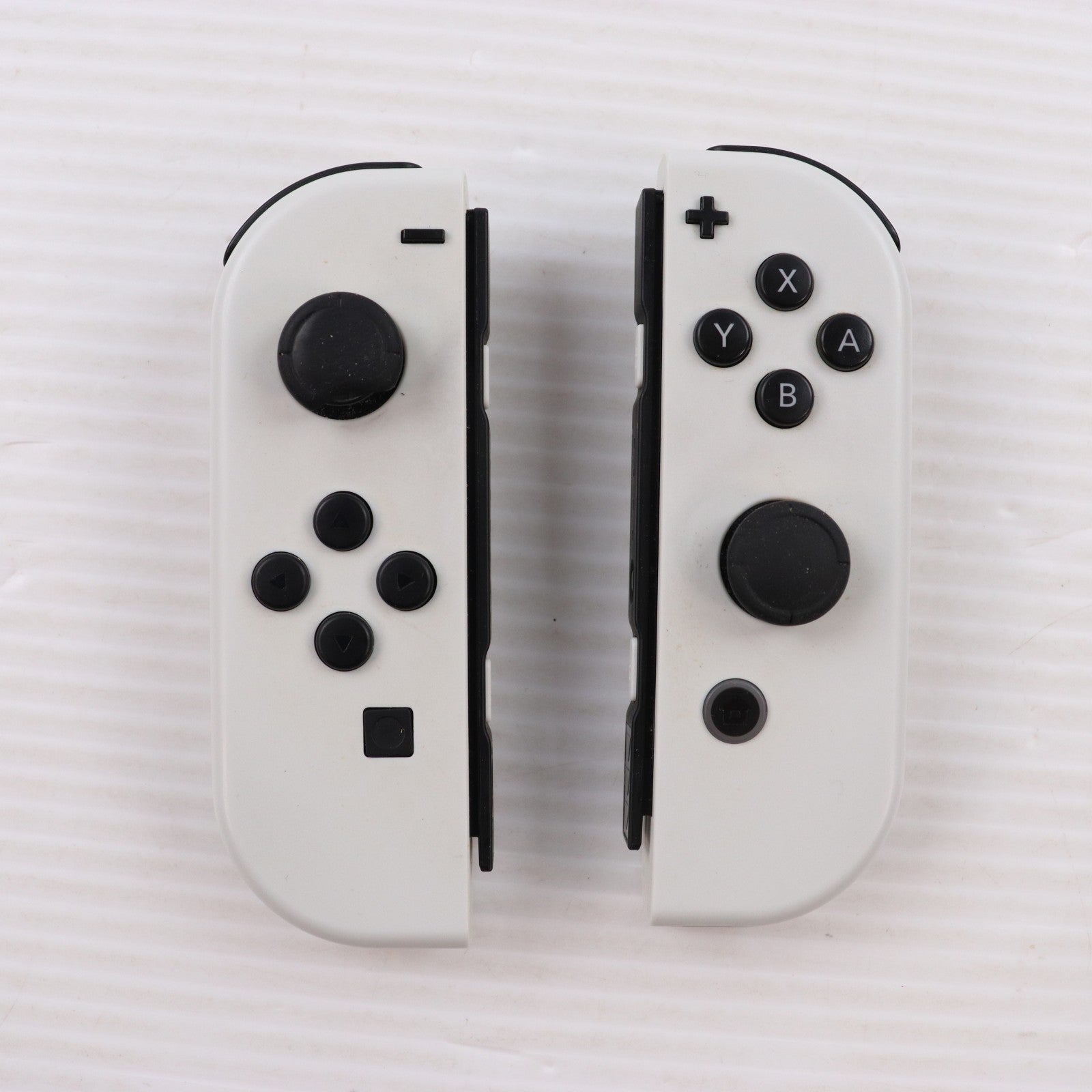 【中古即納】[Switch] (本体) Nintendo Switch(ニンテンドースイッチ) 有機ELモデル Joy-Con(L)/(R) ホワイト 任天堂(HEG-S-KAAAA)(20211008)
