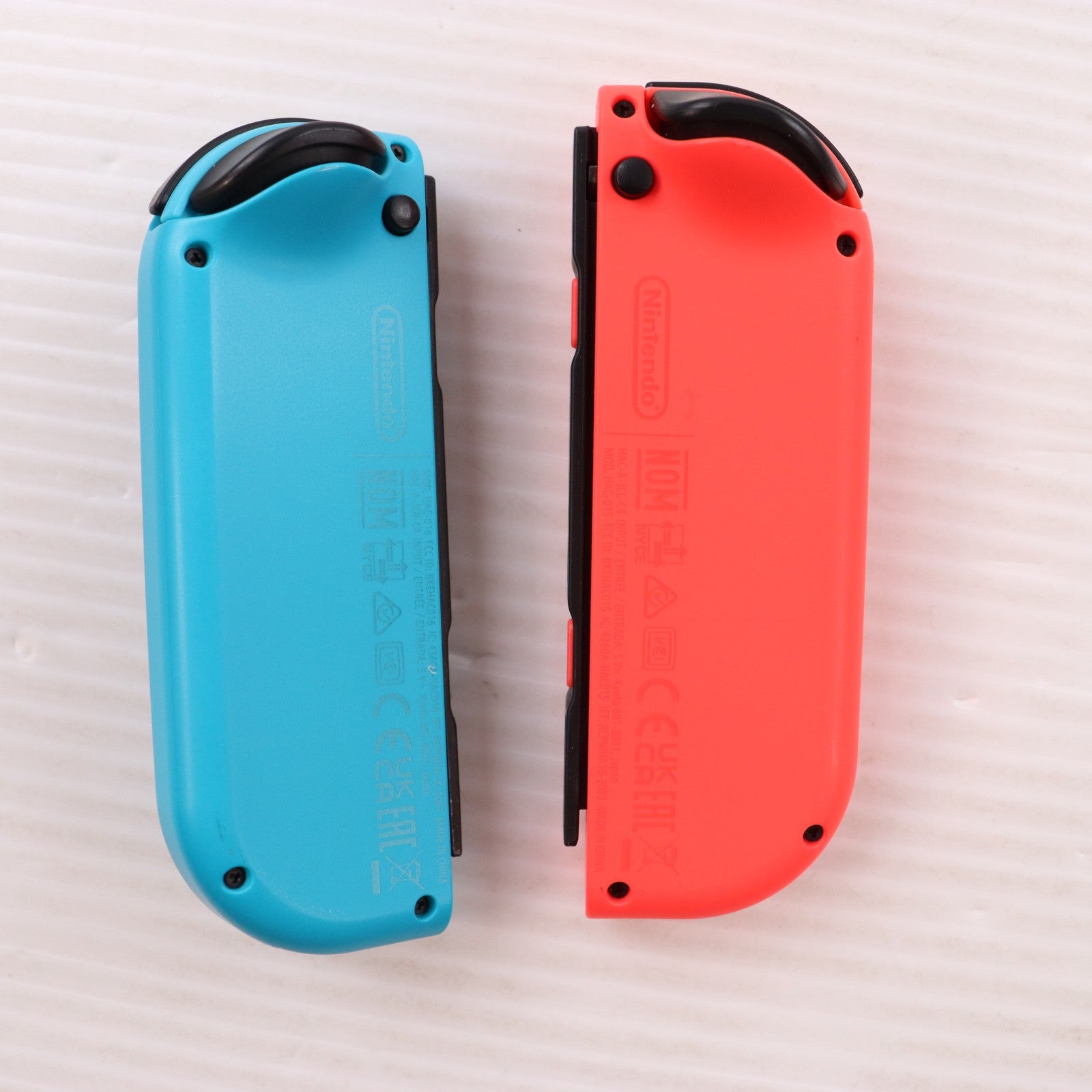 【中古即納】[Switch] (本体) Nintendo Switch(ニンテンドースイッチ) Joy-Con(L) ネオンブルー/(R) ネオンレッド 任天堂(HAD-S-KABAA)(20190830)