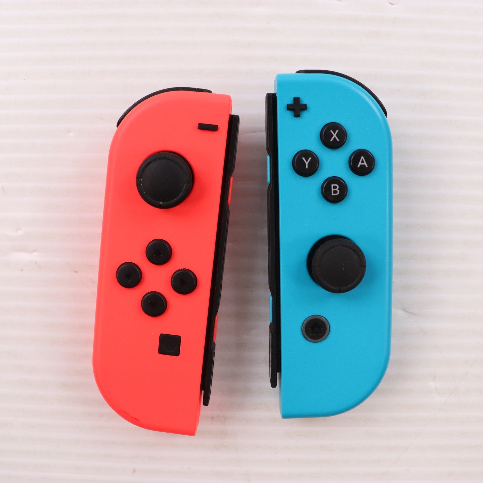 【中古即納】[Switch] (本体) Nintendo Switch(ニンテンドースイッチ) Joy-Con(L) ネオンブルー/(R) ネオンレッド 任天堂(HAD-S-KABAA)(20190830)