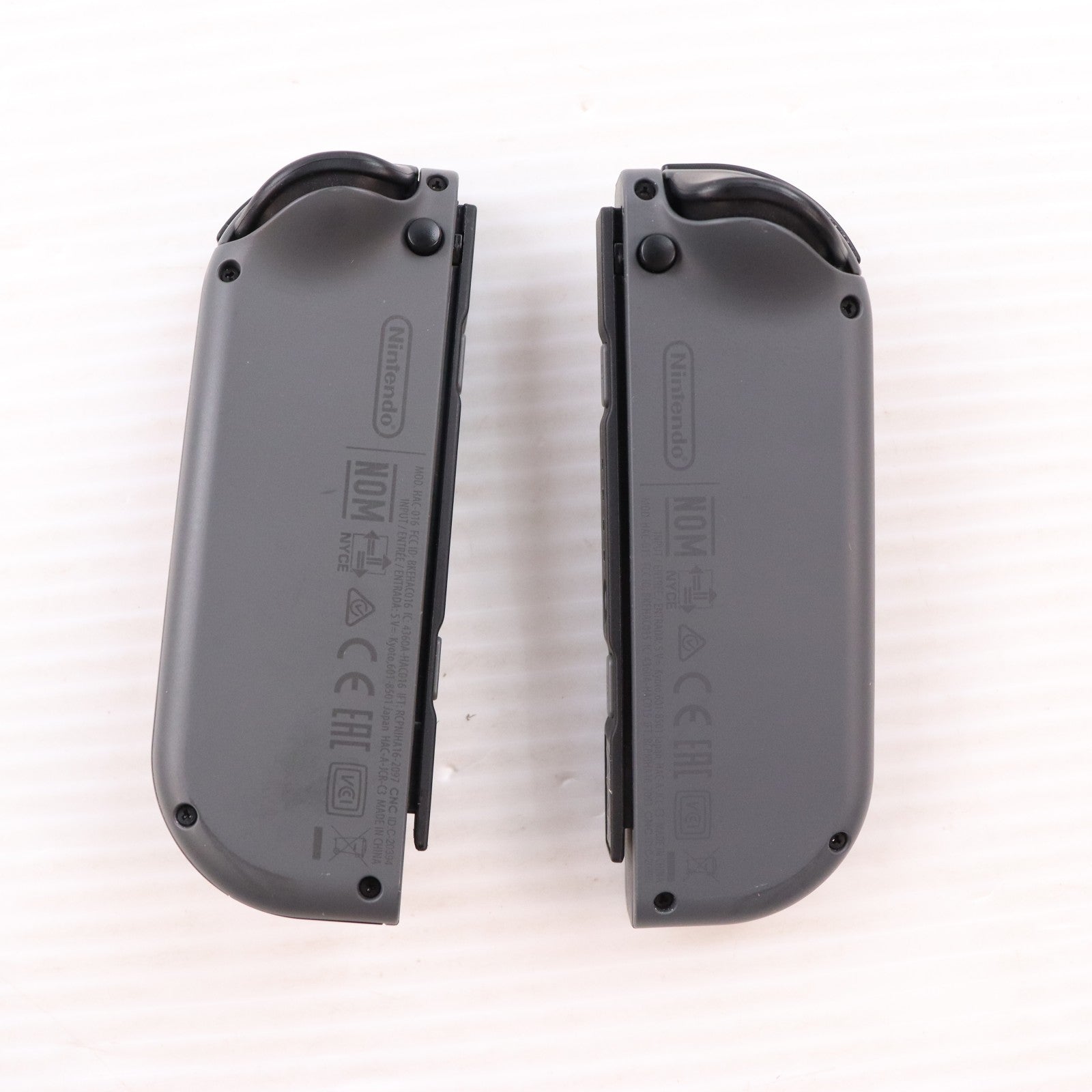 【中古即納】[Switch] (本体) Nintendo Switch(ニンテンドースイッチ) Joy-Con(L)/R グレー 任天堂(HAD-S-KAAAA)(20190830)