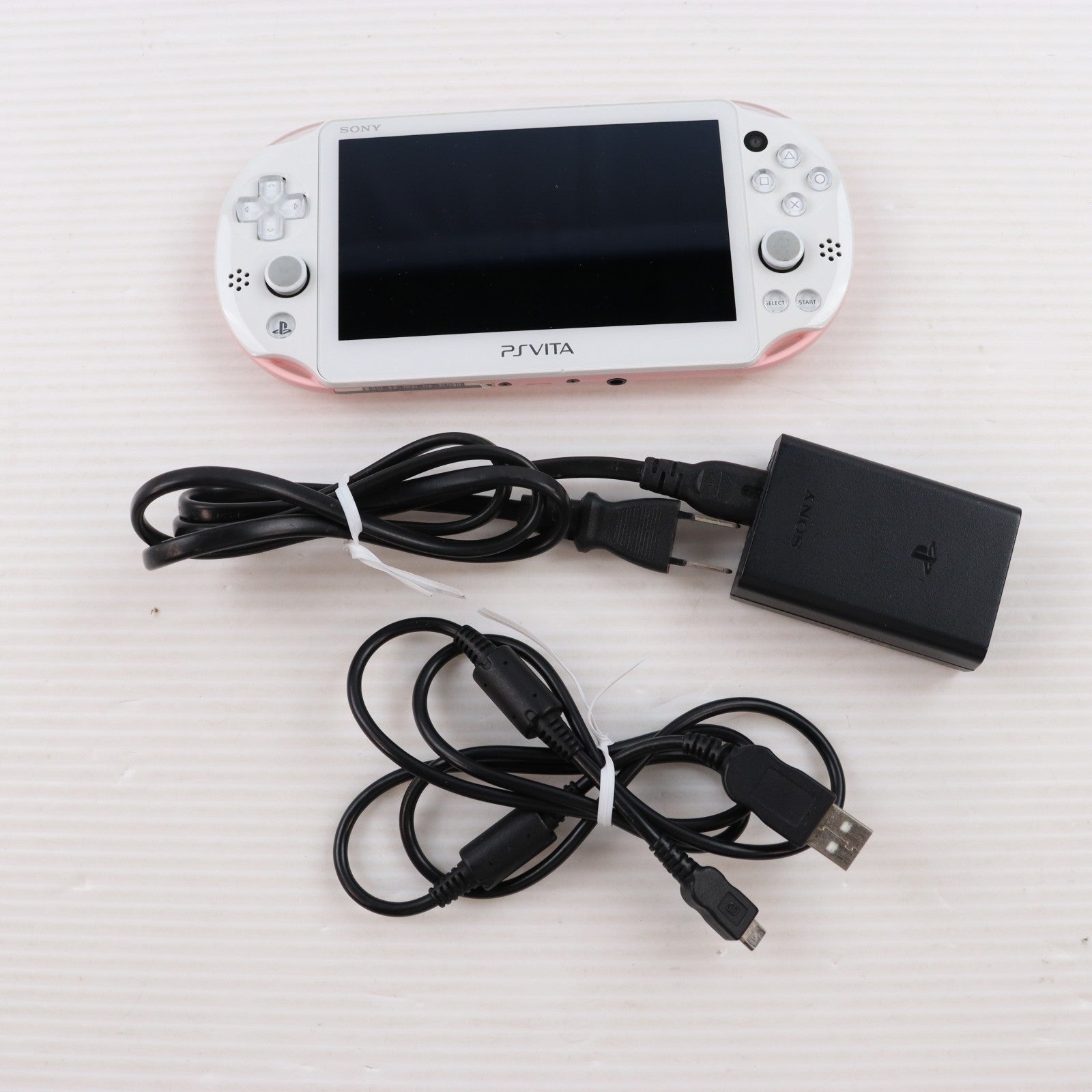 【中古即納】[PSVita] (本体) PlayStation Vita(プレイステーション ヴィータ) Wi-Fiモデル ライトピンク/ホワイト SCE(PCH-2000ZA19)(20141113)