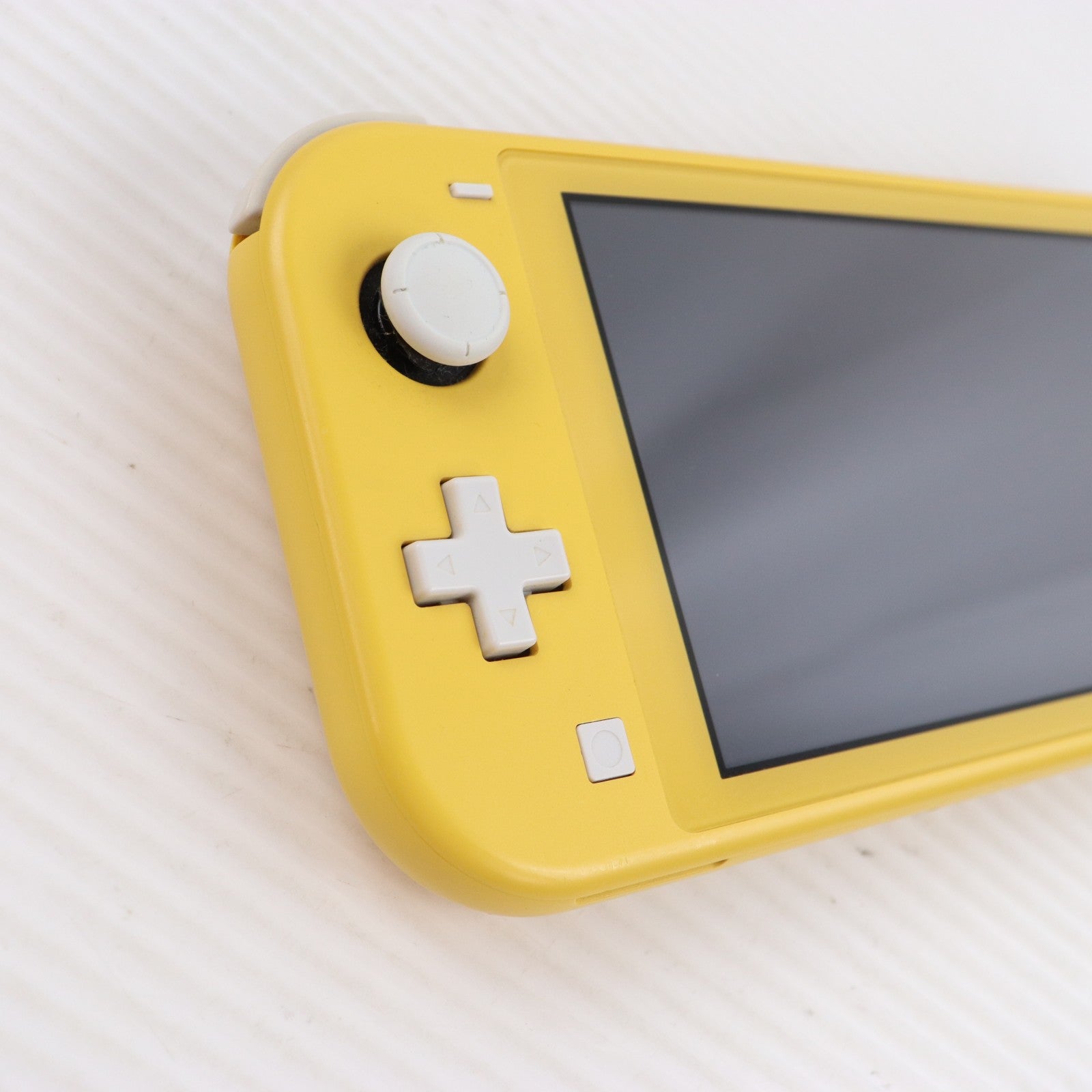 【中古即納】[Switch] (本体) Nintendo Switch Lite(ニンテンドースイッチライト) イエロー 任天堂(HDH-S-YAZAA)(20190920)