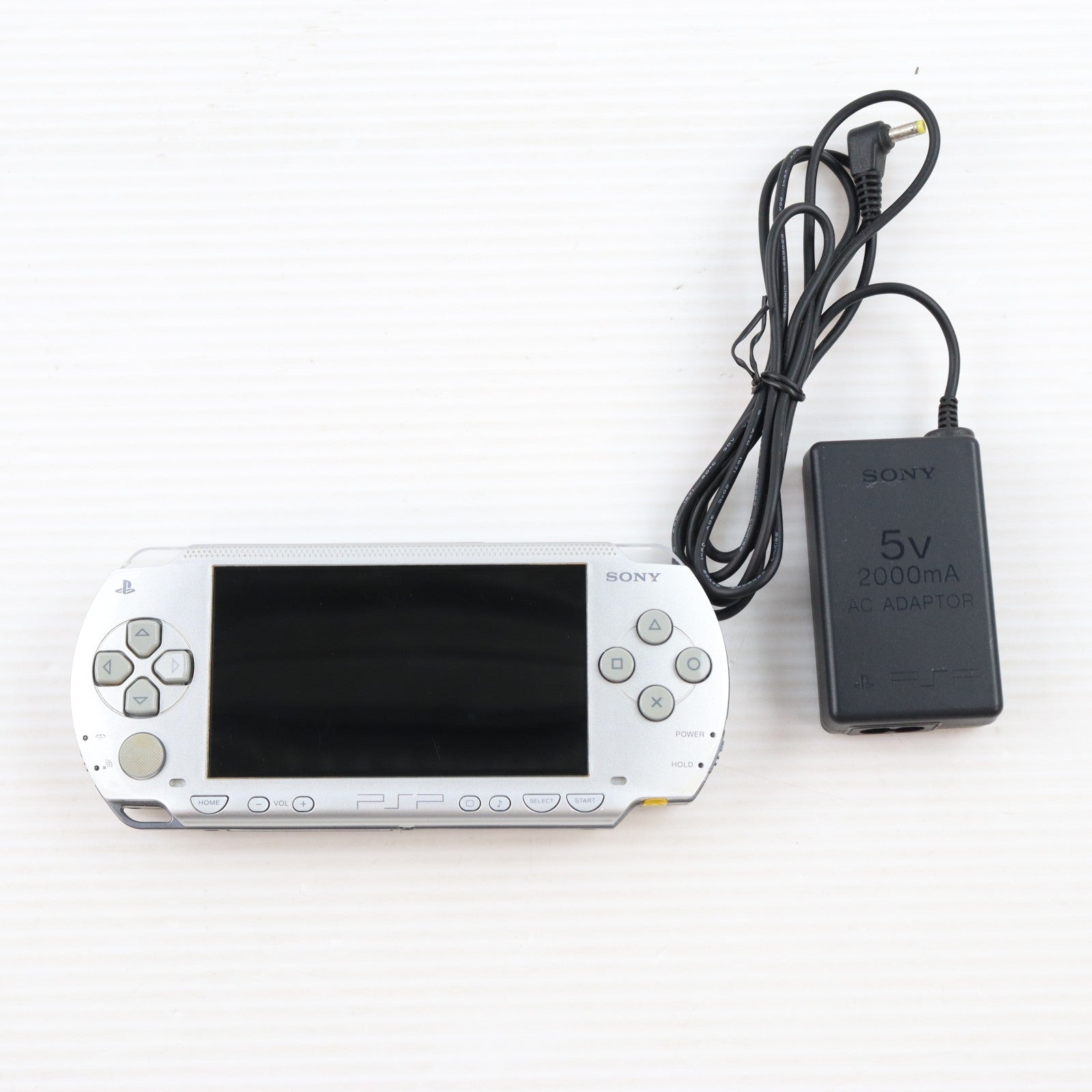 【中古即納】[PSP] (本体) PlayStation Portable(プレイステーション・ポータブル) シルバー SCE(PSP-1000SV)(20061214)