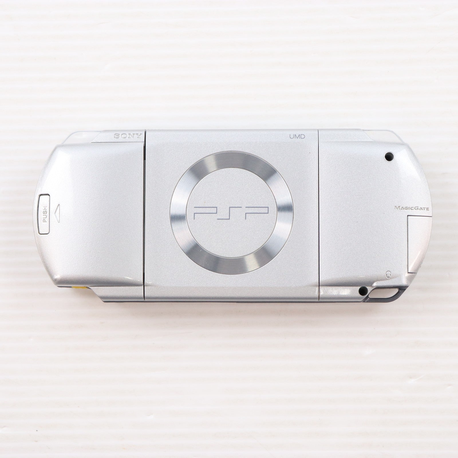 【中古即納】[PSP] (本体) PlayStation Portable(プレイステーション・ポータブル) シルバー SCE(PSP-1000SV)(20061214)
