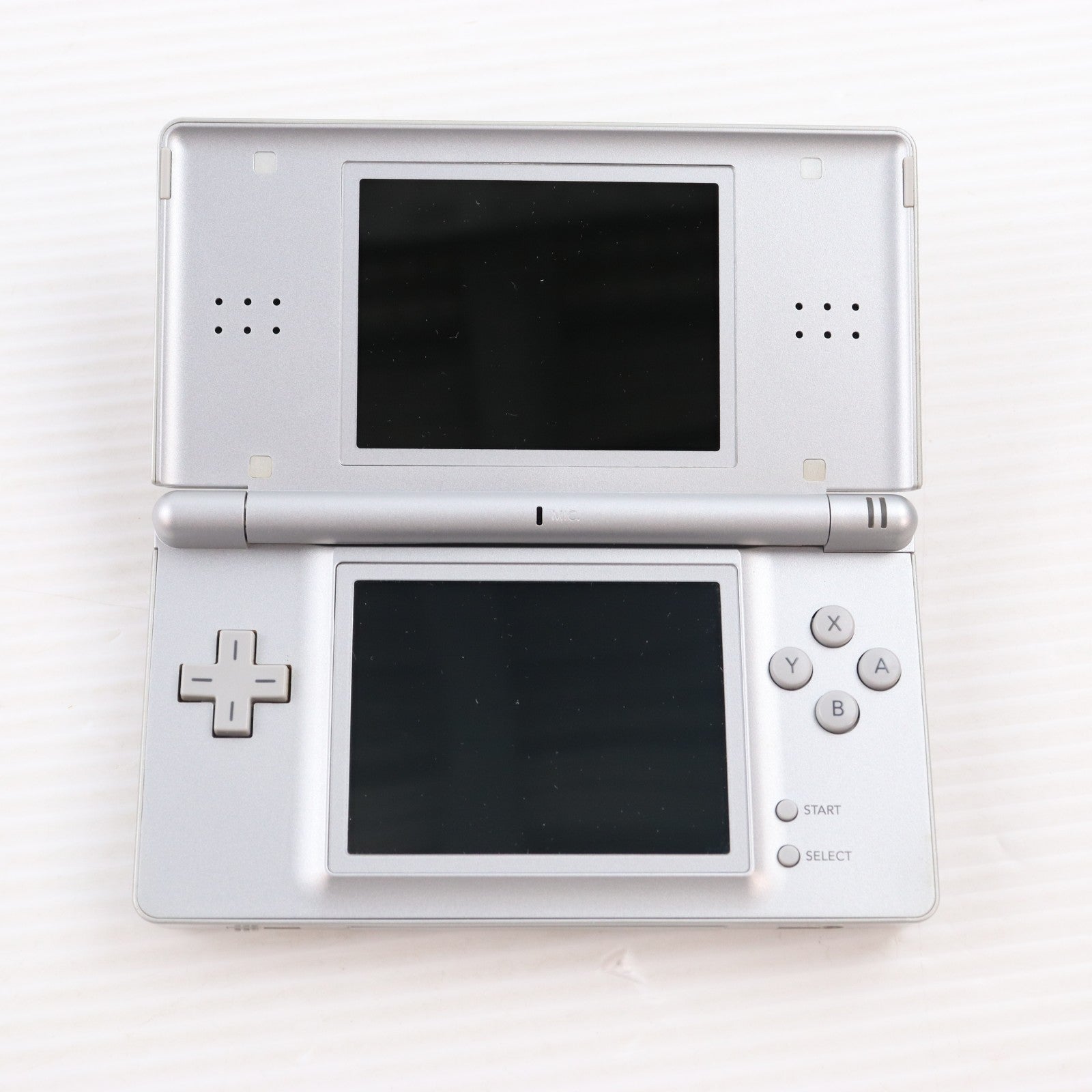 【中古即納】[NDS] (本体) ニンテンドーDS Lite(ライト) グロスシルバー 任天堂(USG-S-VA)(20070623)
