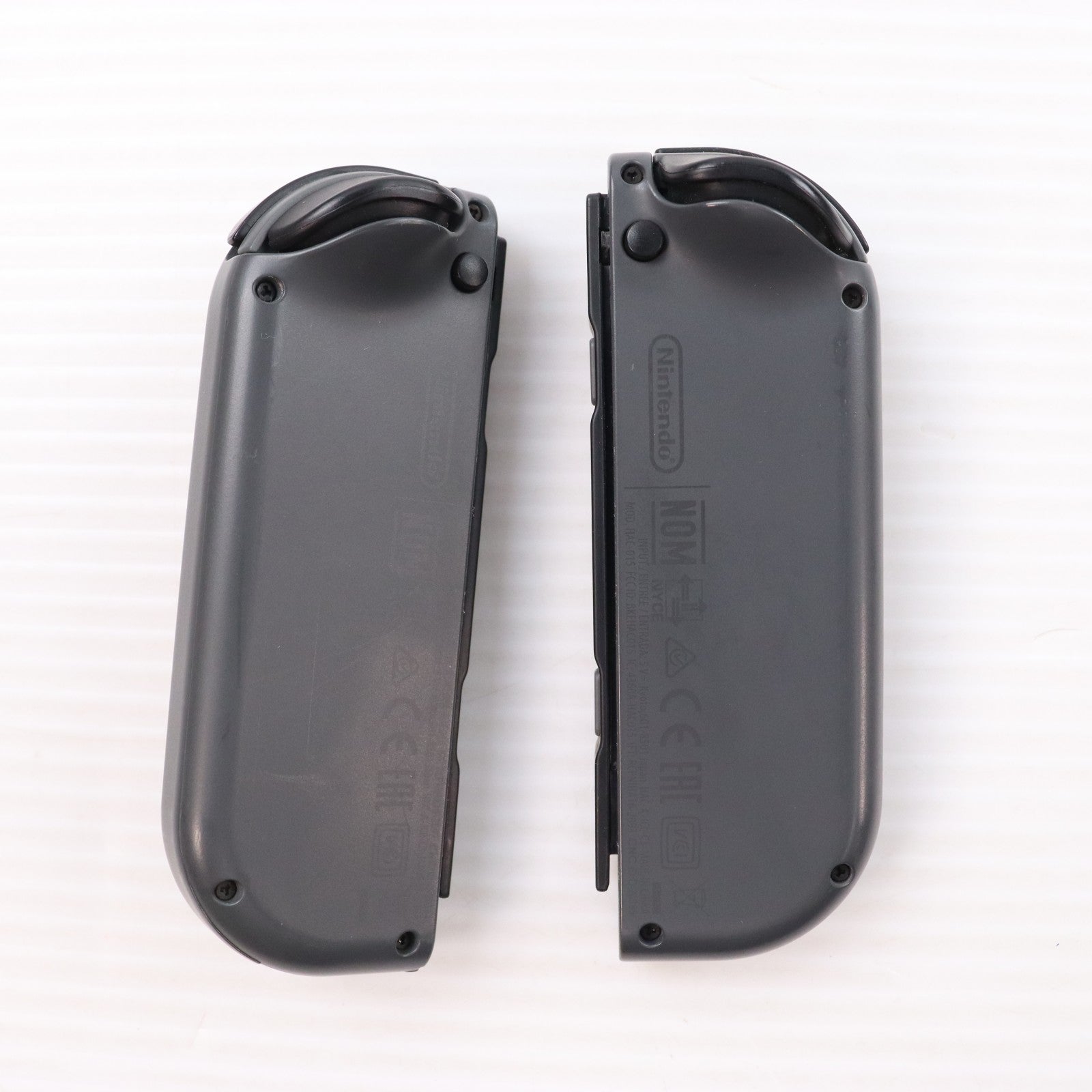 【中古即納】[Switch] (本体) Nintendo Switch(ニンテンドースイッチ) Joy-Con(L)/R グレー 任天堂(HAD-S-KAAAA)(20190830)