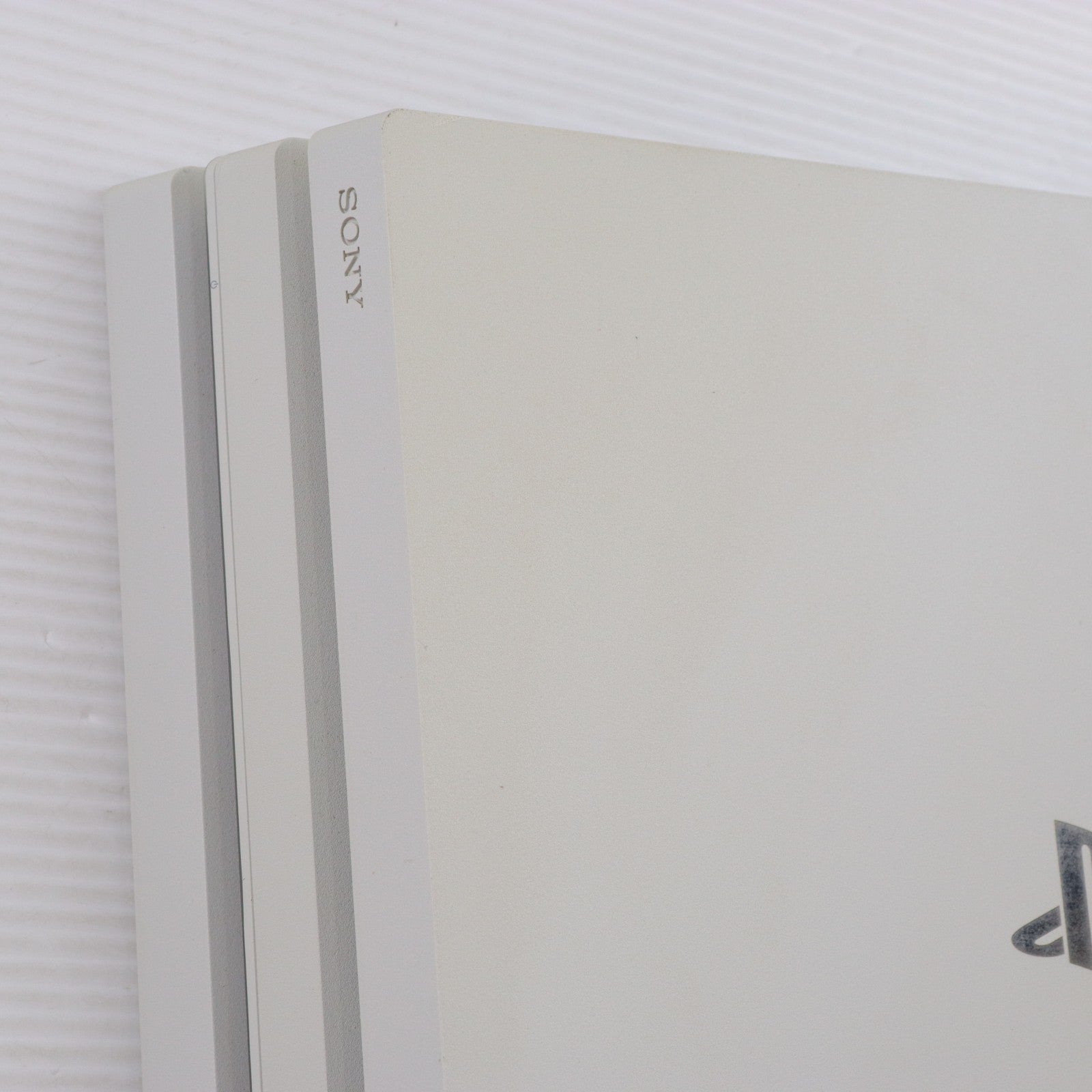 【中古即納】[PS4] (本体) PlayStation 4 Pro(プレイステーション4 プロ) グレイシャー・ホワイト 1TB SIE(CUH-7200BB02)(20181012)