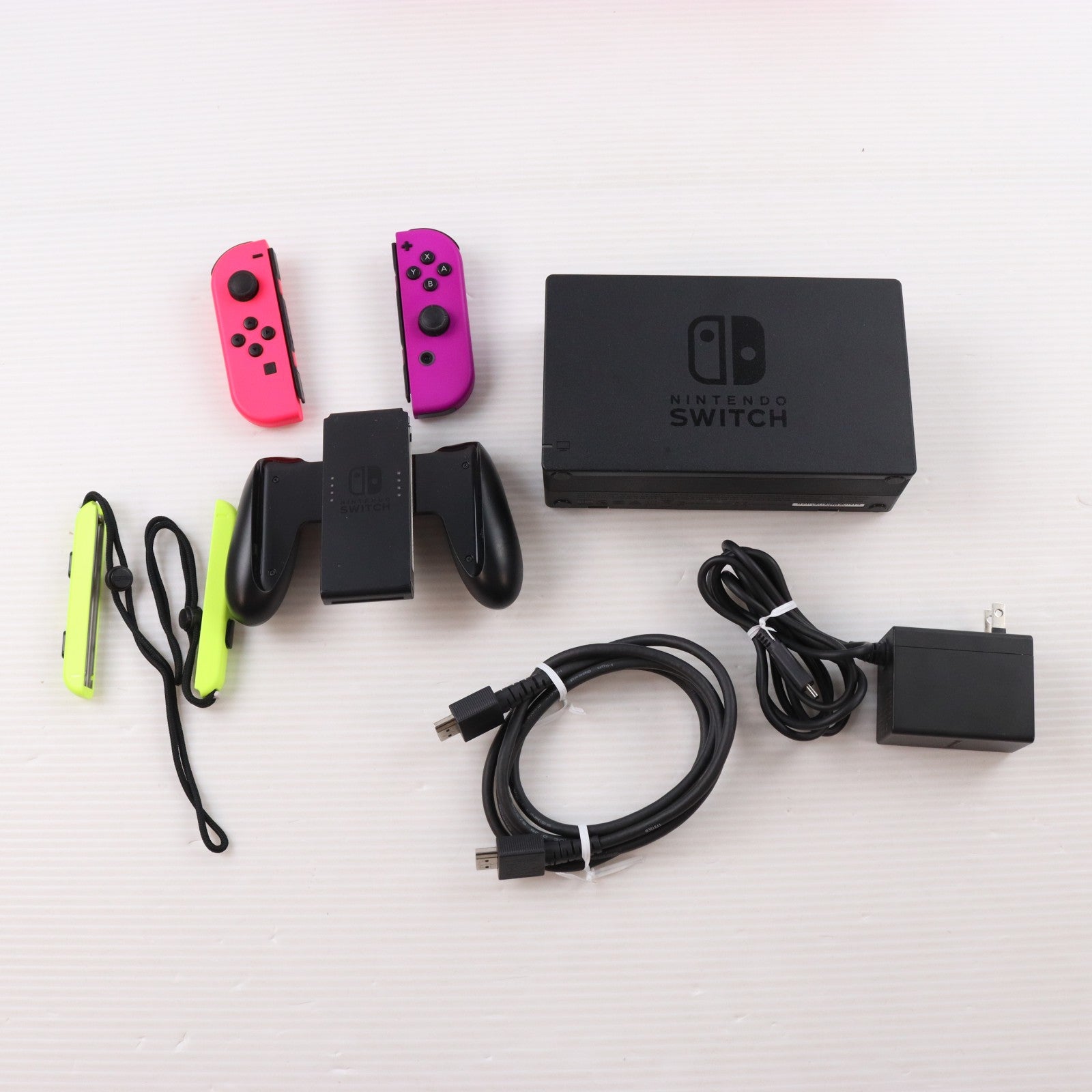 【中古即納】[Switch] (本体) マイニンテンドーストア限定 (新型)Nintendo Switch(ニンテンドースイッチ) カスタマイズ Joy-Con(L) ネオンピンク/(R) ネオンパープル Joy-Conストラップ ネオンイエロー 任天堂(HAC-S-KAYAA)(20190830)