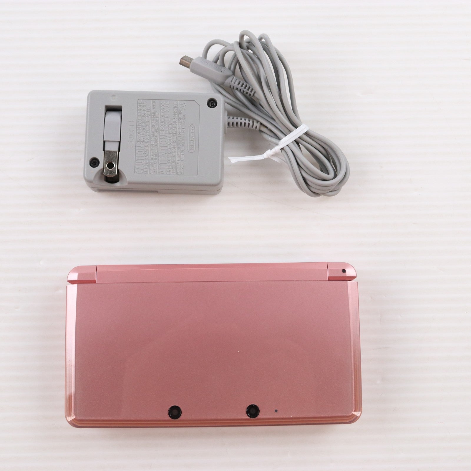 【中古即納】[3DS] (本体) ニンテンドー3DS ミスティピンク 任天堂(CTR-S-PAAA)(20111020)