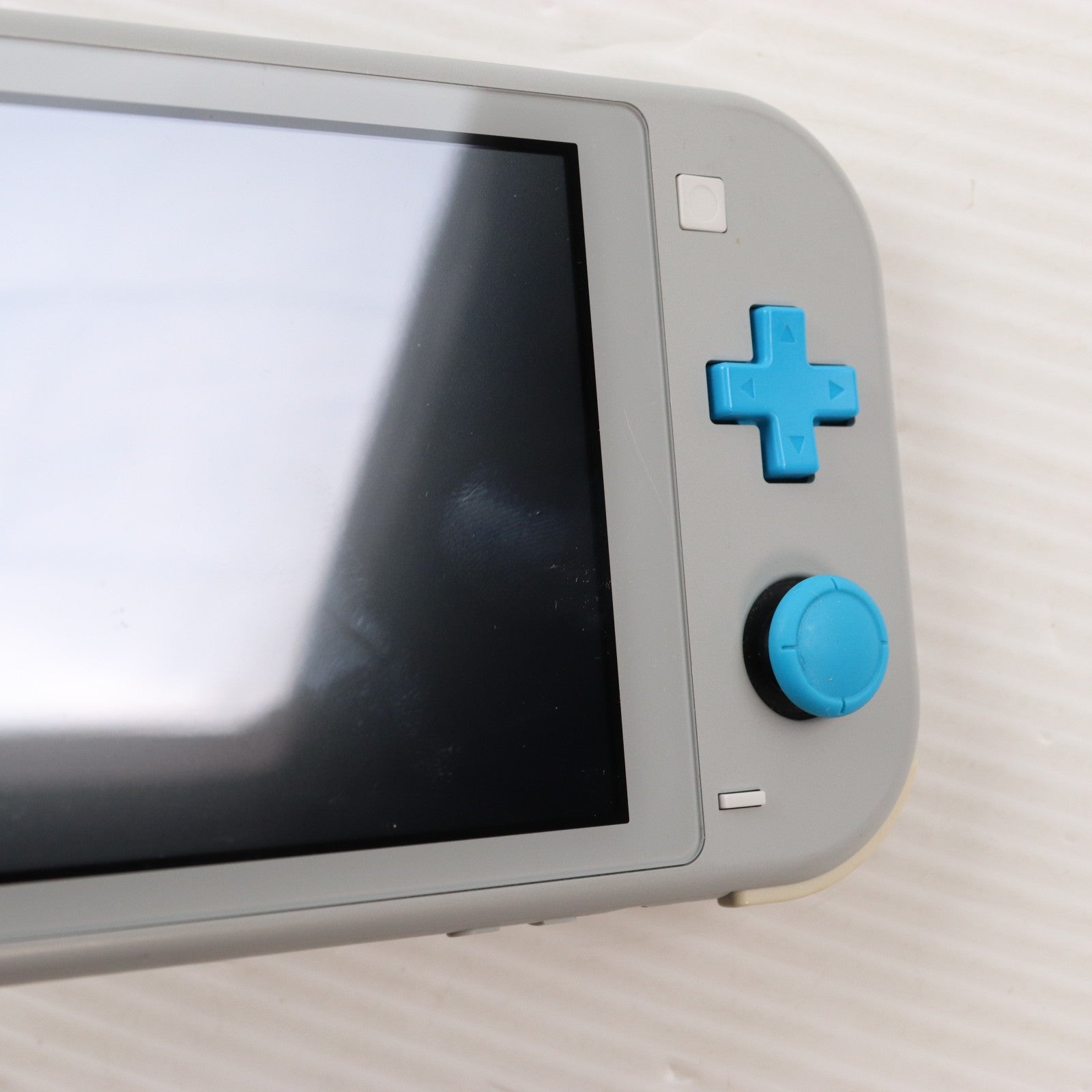 【中古即納】[Switch] (本体) Nintendo Switch Lite(ニンテンドースイッチライト) ザシアン・ザマゼンタ 任天堂(HDH-S-GBZAA)(20191101)