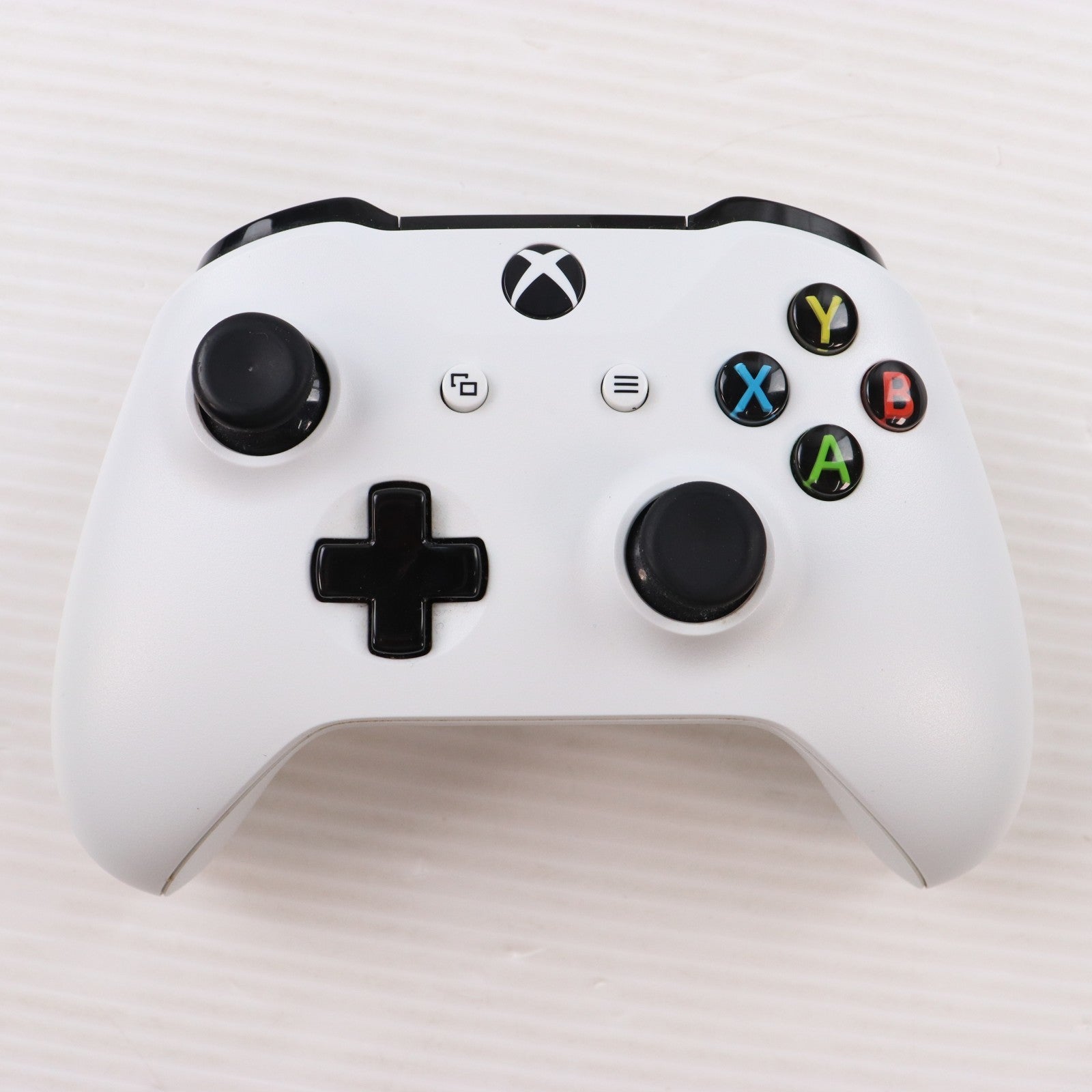 【中古即納】[XboxOne] (本体) Xbox One S 1TB(スター・ウォーズ ジェダイ:フォールン・オーダー デラックス エディション同梱版) マイクロソフト(234-01104)(20191115)