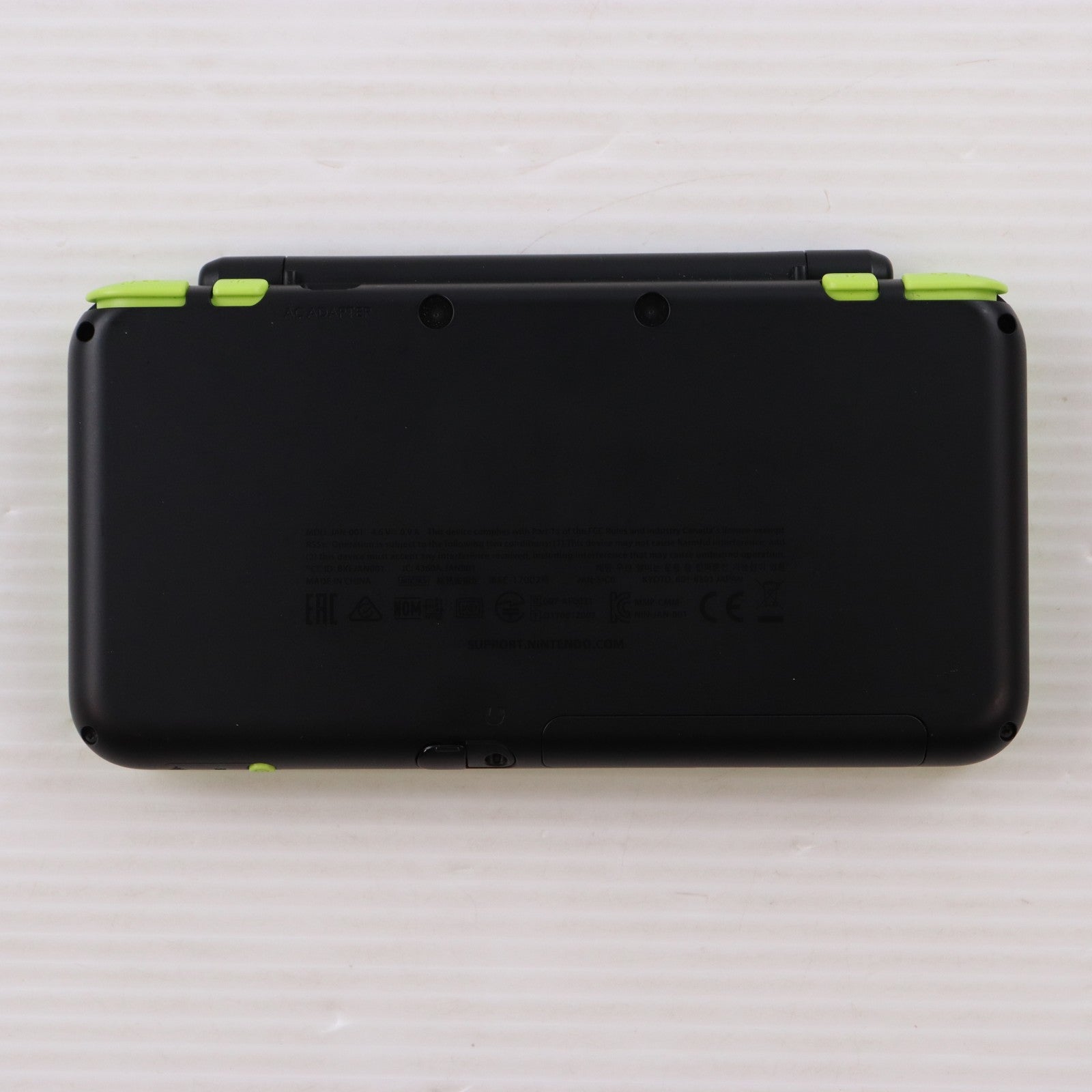 【中古即納】[3DS] (本体) Newニンテンドー2DS LL ブラック×ライム 任天堂(JAN-S-MAAA)(20171005)