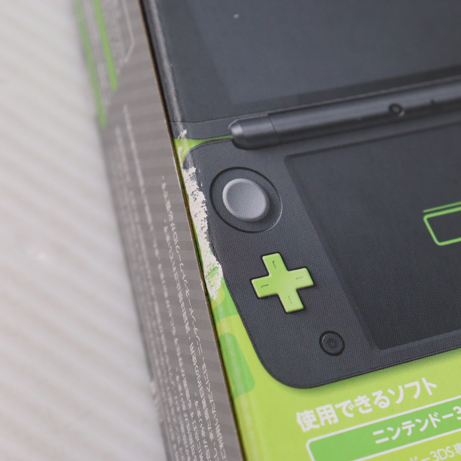 【中古即納】[3DS] (本体) Newニンテンドー2DS LL ブラック×ライム 任天堂(JAN-S-MAAA)(20171005)