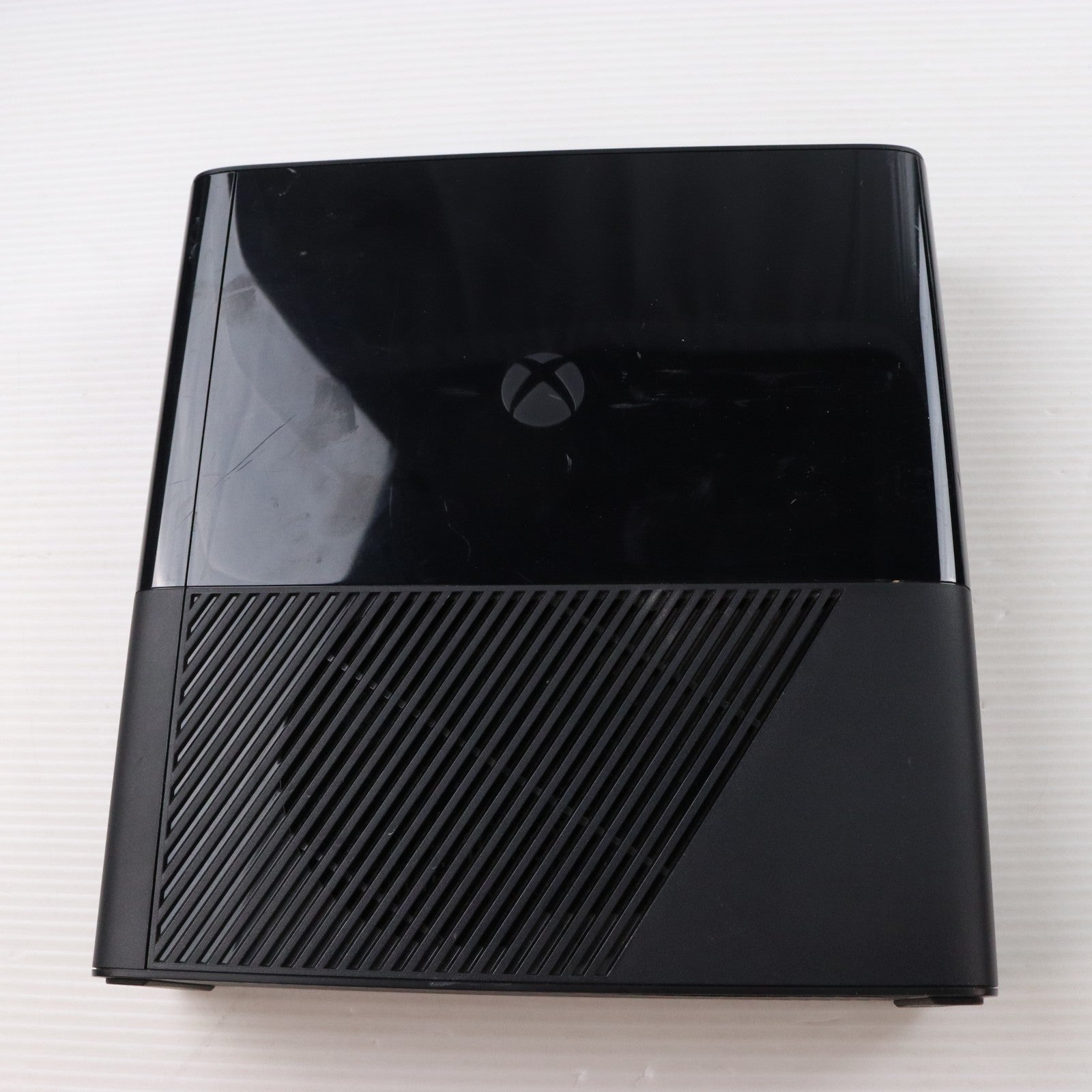 【中古即納】[Xbox360] (本体) Xbox 360 4GB Xbox360 S 4GB(リキッドブラック) マイクロソフト(1L9V-00016)(20130919)