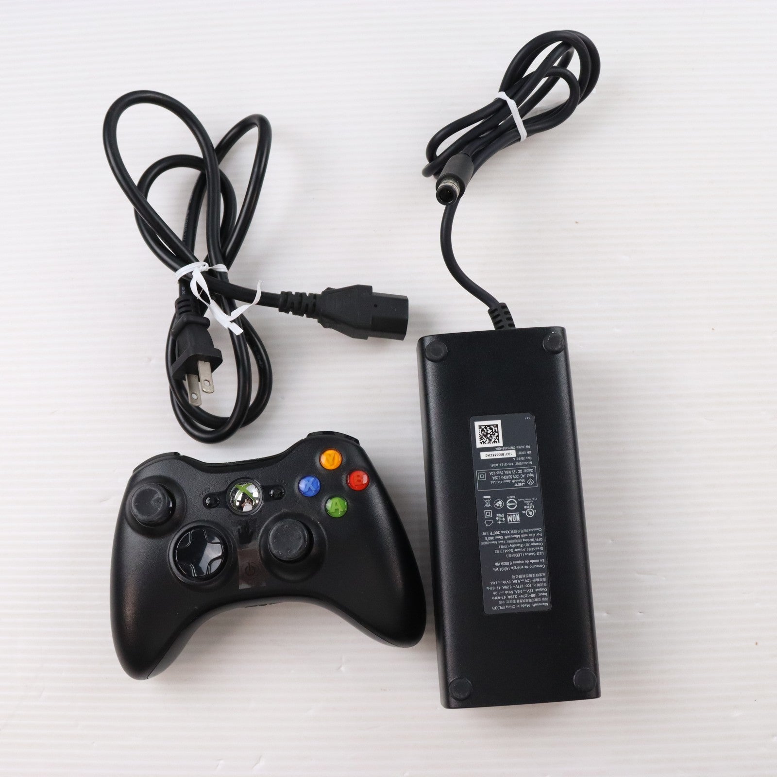 【中古即納】[Xbox360] (本体) Xbox 360 4GB Xbox360 S 4GB(リキッドブラック) マイクロソフト(1L9V-00016)(20130919)