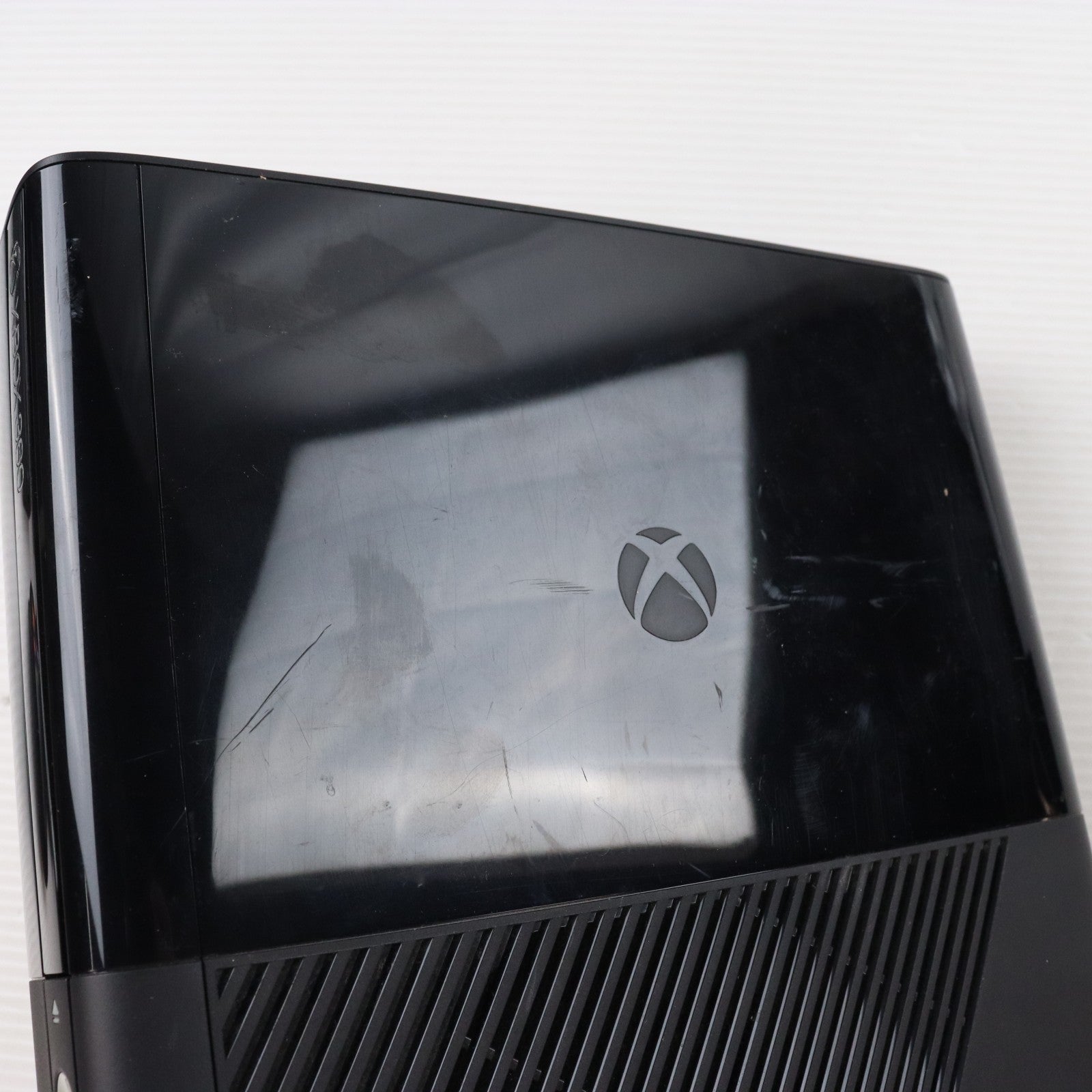 【中古即納】[Xbox360] (本体) Xbox 360 4GB Xbox360 S 4GB(リキッドブラック) マイクロソフト(1L9V-00016)(20130919)