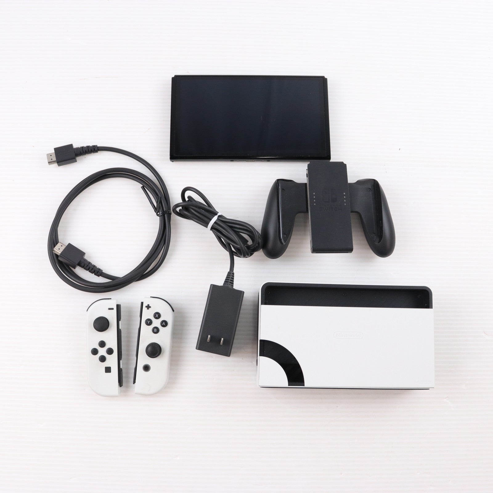 【中古即納】[Switch] (本体) Nintendo Switch(ニンテンドースイッチ) 有機ELモデル Joy-Con(L)/(R) ホワイト 任天堂(HEG-S-KAAAA)(20211008)